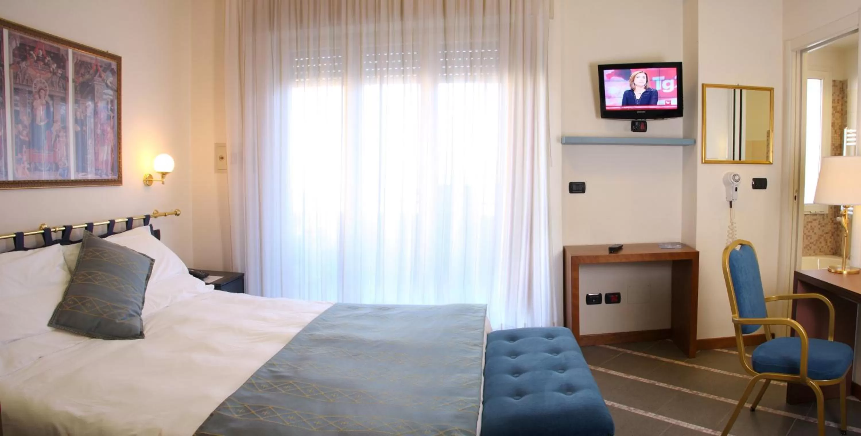 Photo of the whole room, Bed in Hotel International