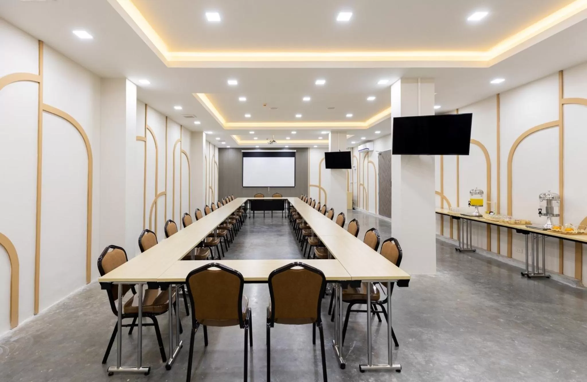 Meeting/conference room in Nappiness Hotel