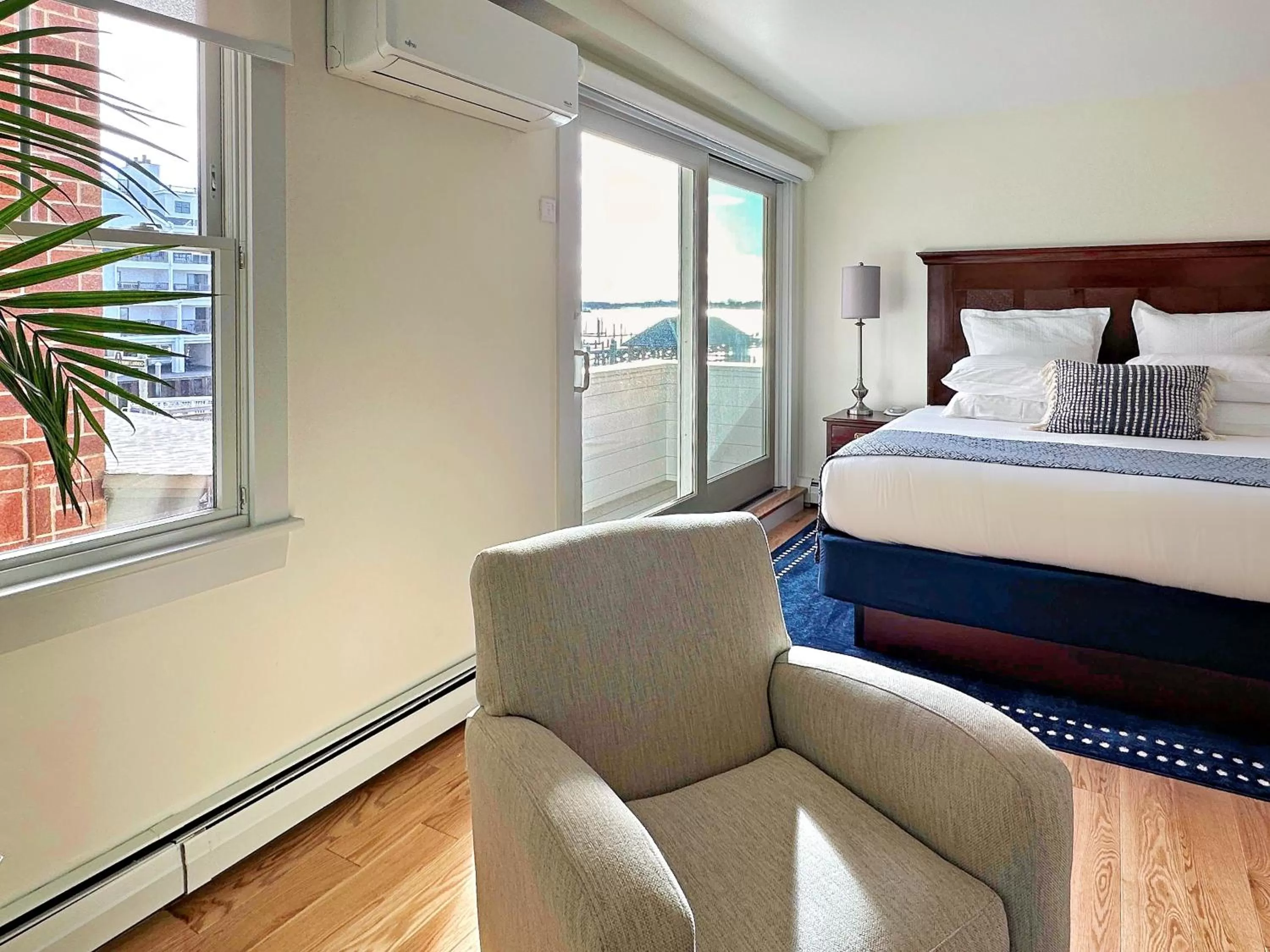 Bedroom, Bed in Harborside Inn