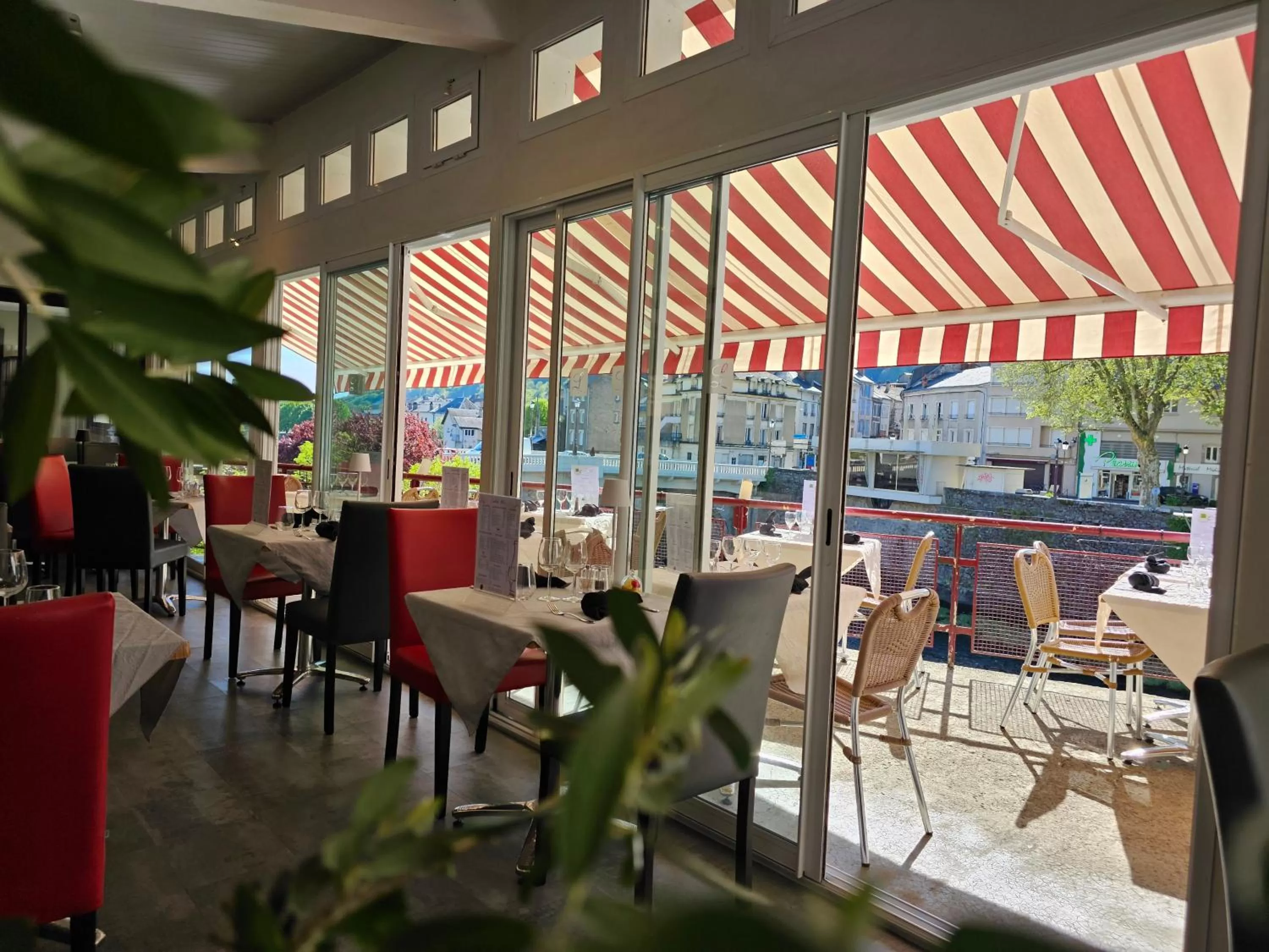 Restaurant/places to eat in Logis Central Hôtel - Restaurant & Spa