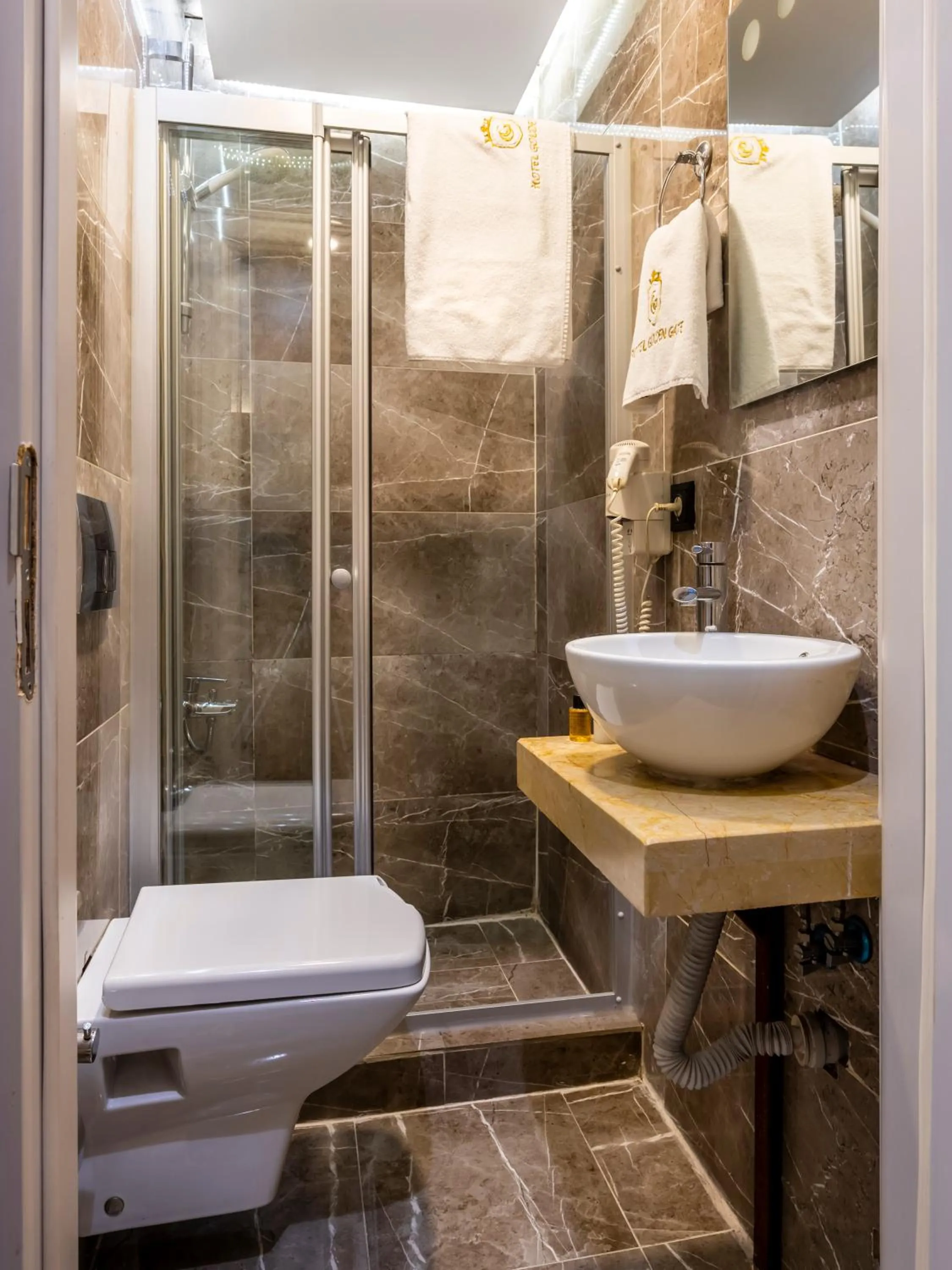 Shower in Golden Gate Hotel Topkapı