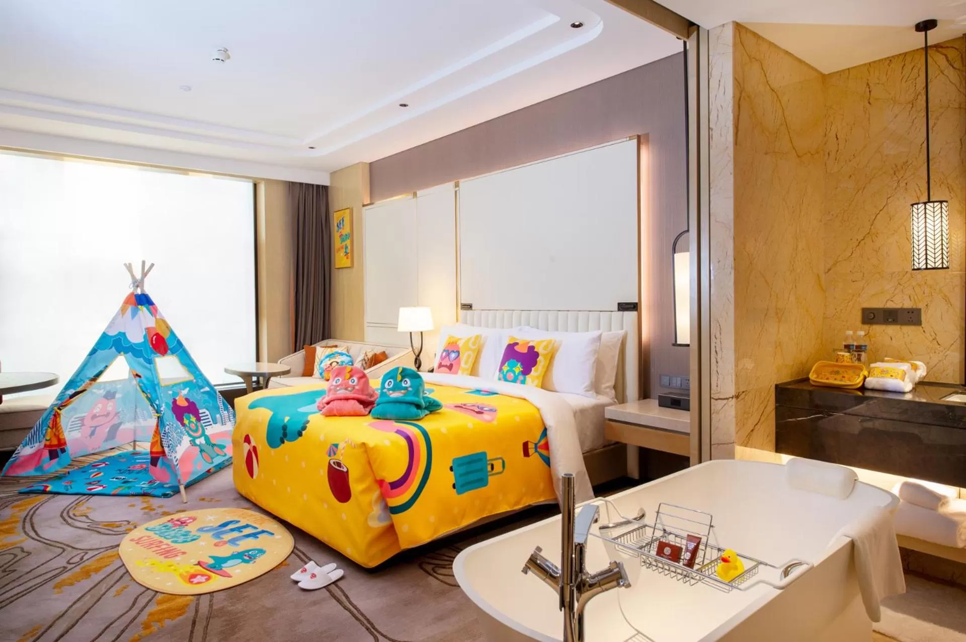 Photo of the whole room, Bed in Conrad Tianjin