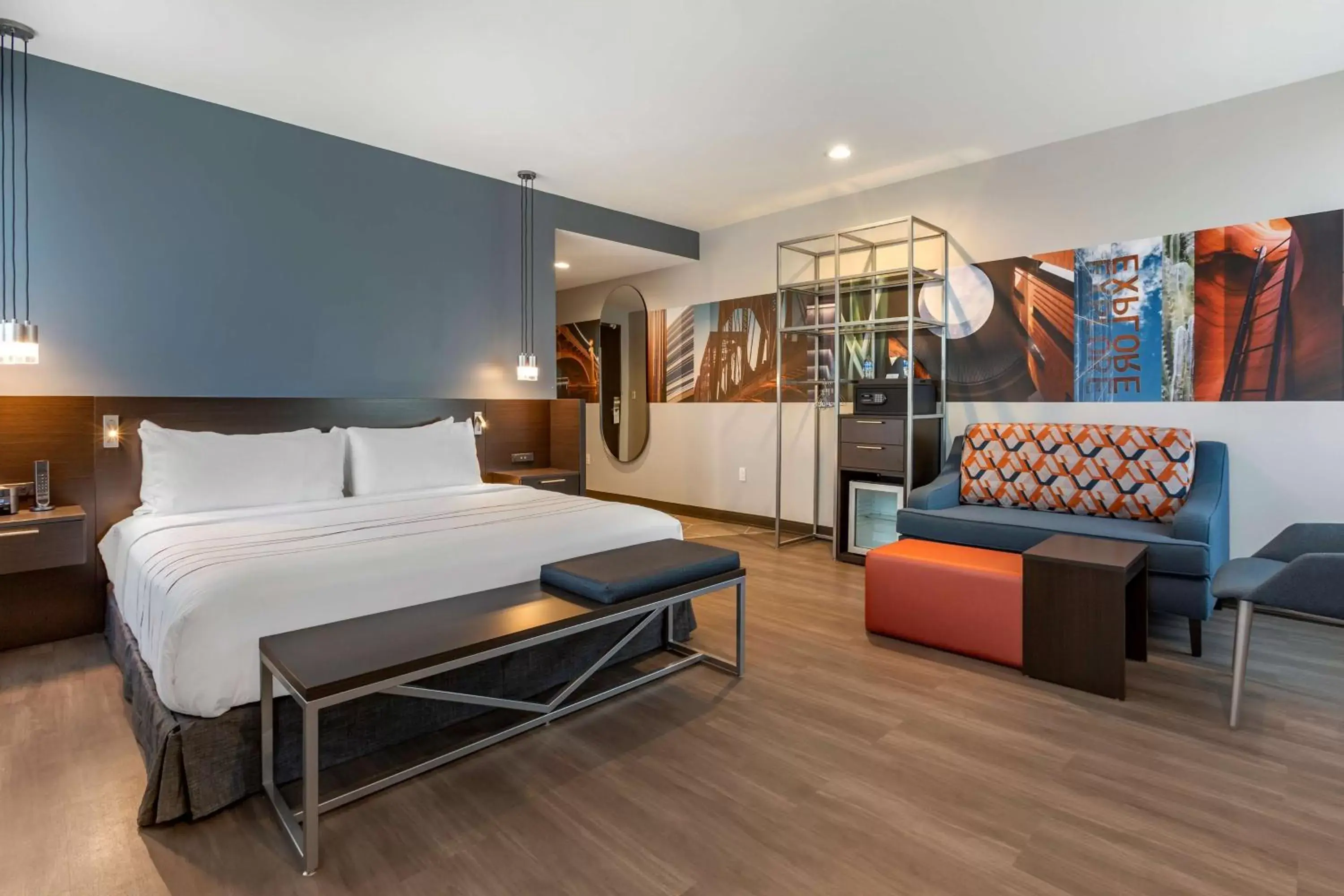 King Corner Room with Walk In Shower - Mobility Accessible/Non-Smoking in Vīb Hotel by Best Western Phoenix - Tempe King Corner Room with Walk In Shower - Mobility Accessible/Non-Smoking in Vīb Hotel by Best Western Phoenix - Tempe
