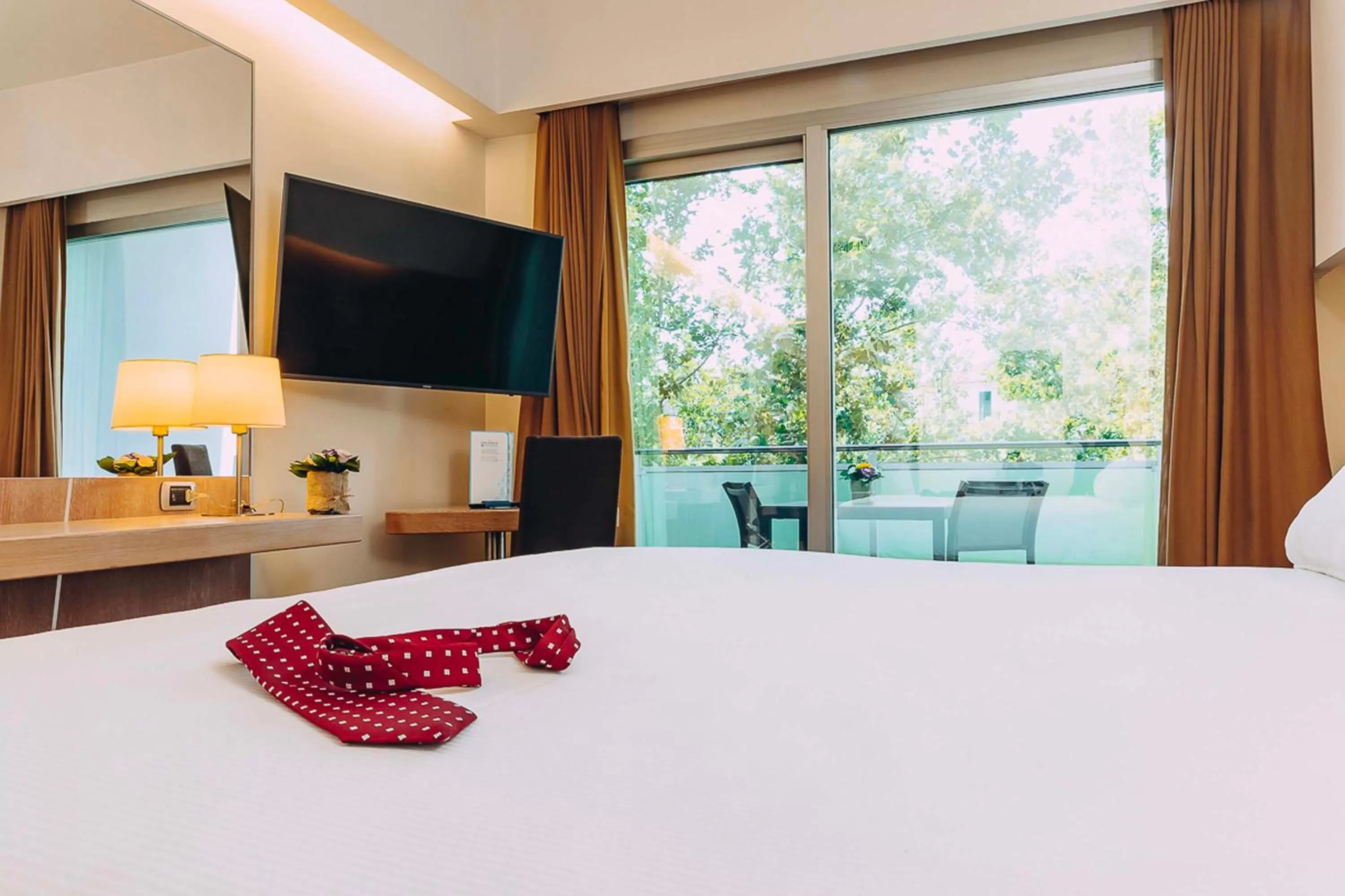 Bedroom, Bed in Hilton Garden Inn Rome Claridge