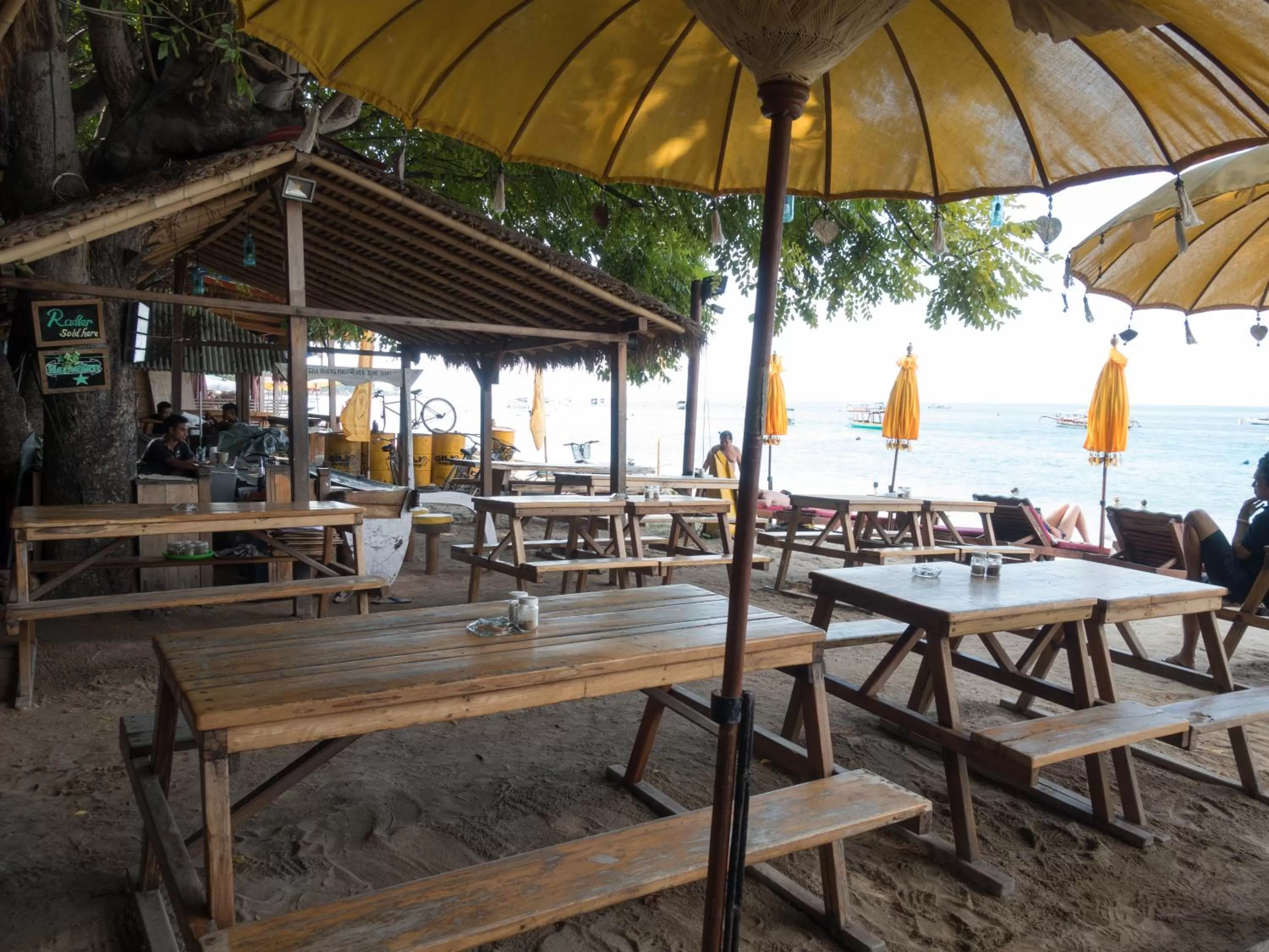 Beach, Restaurant/Places to Eat in Gili Divers Hotel