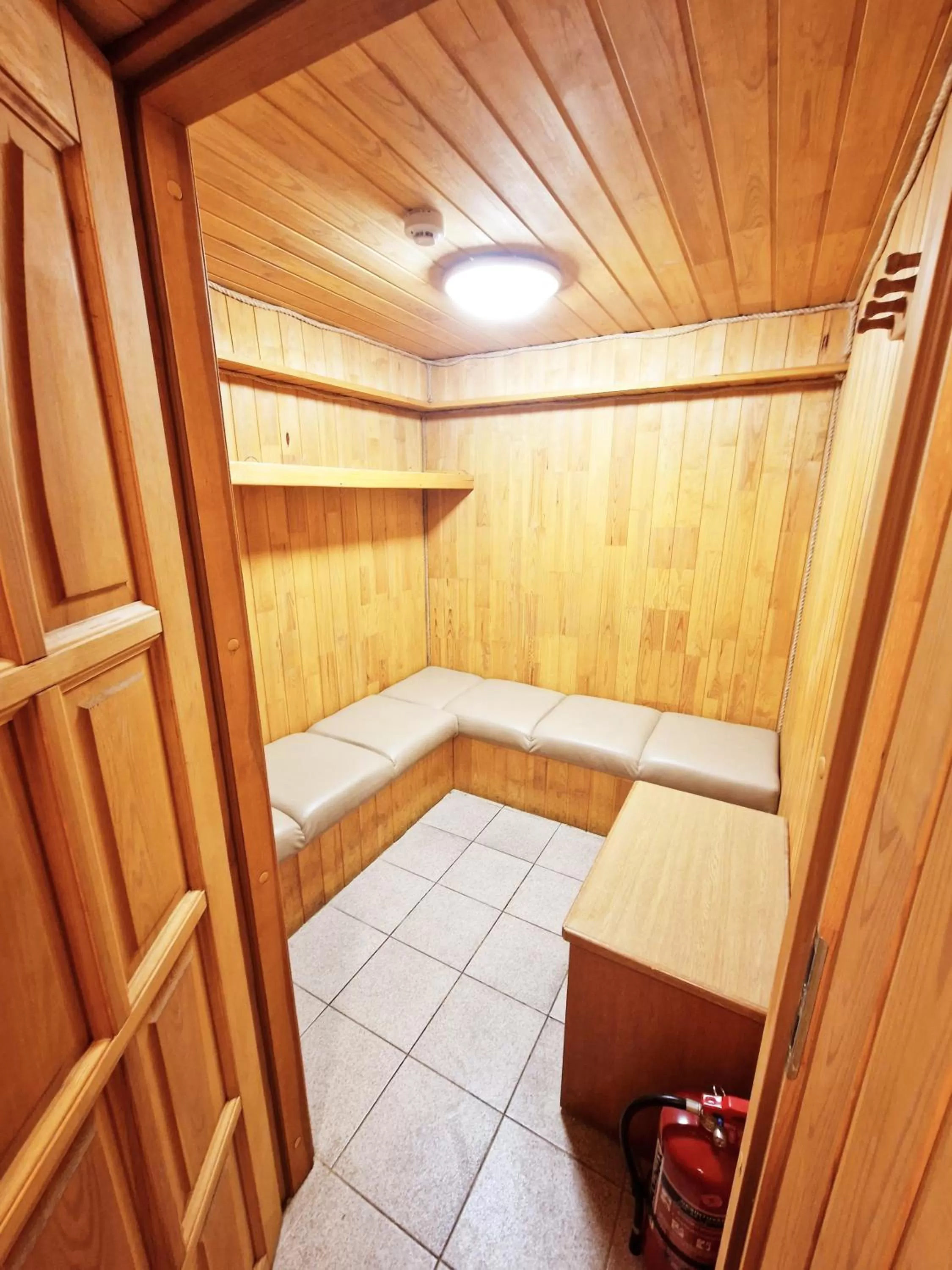 Sauna, Bed in KALIDA Rooms for rent
