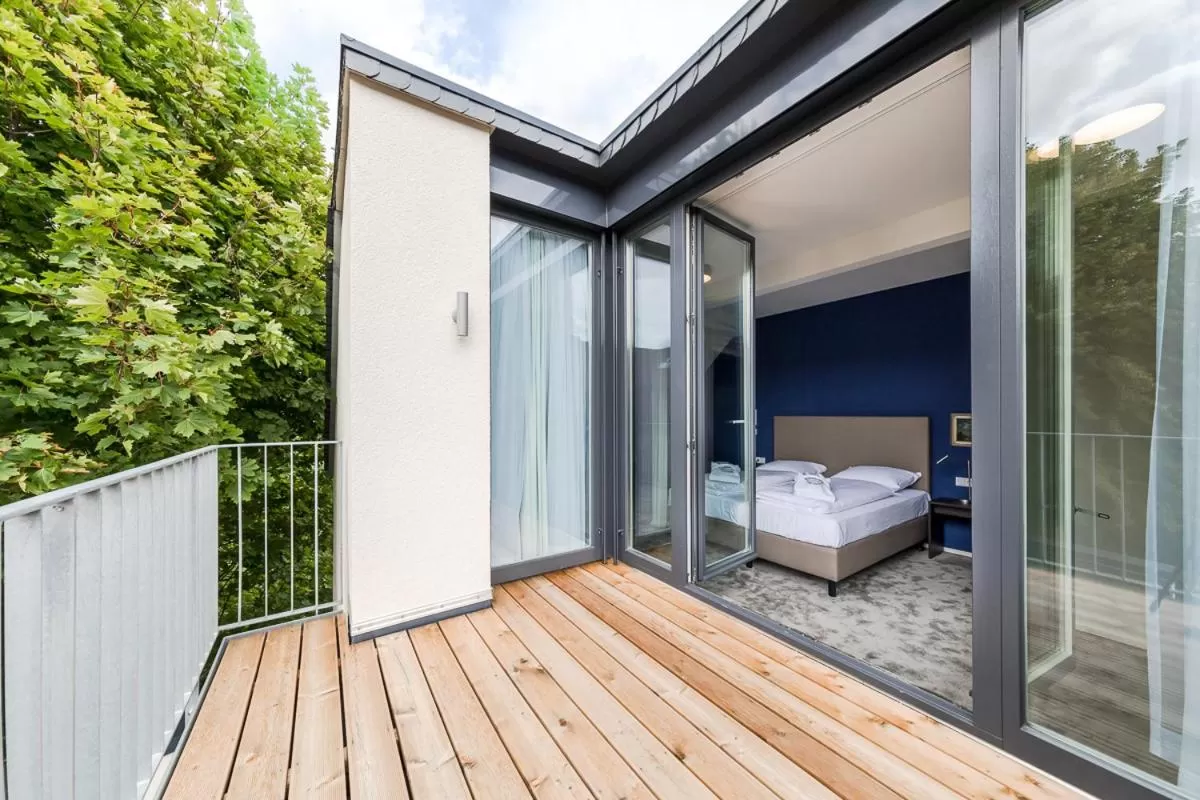 Balcony/Terrace, Bed in Hotel Villa Grunewald