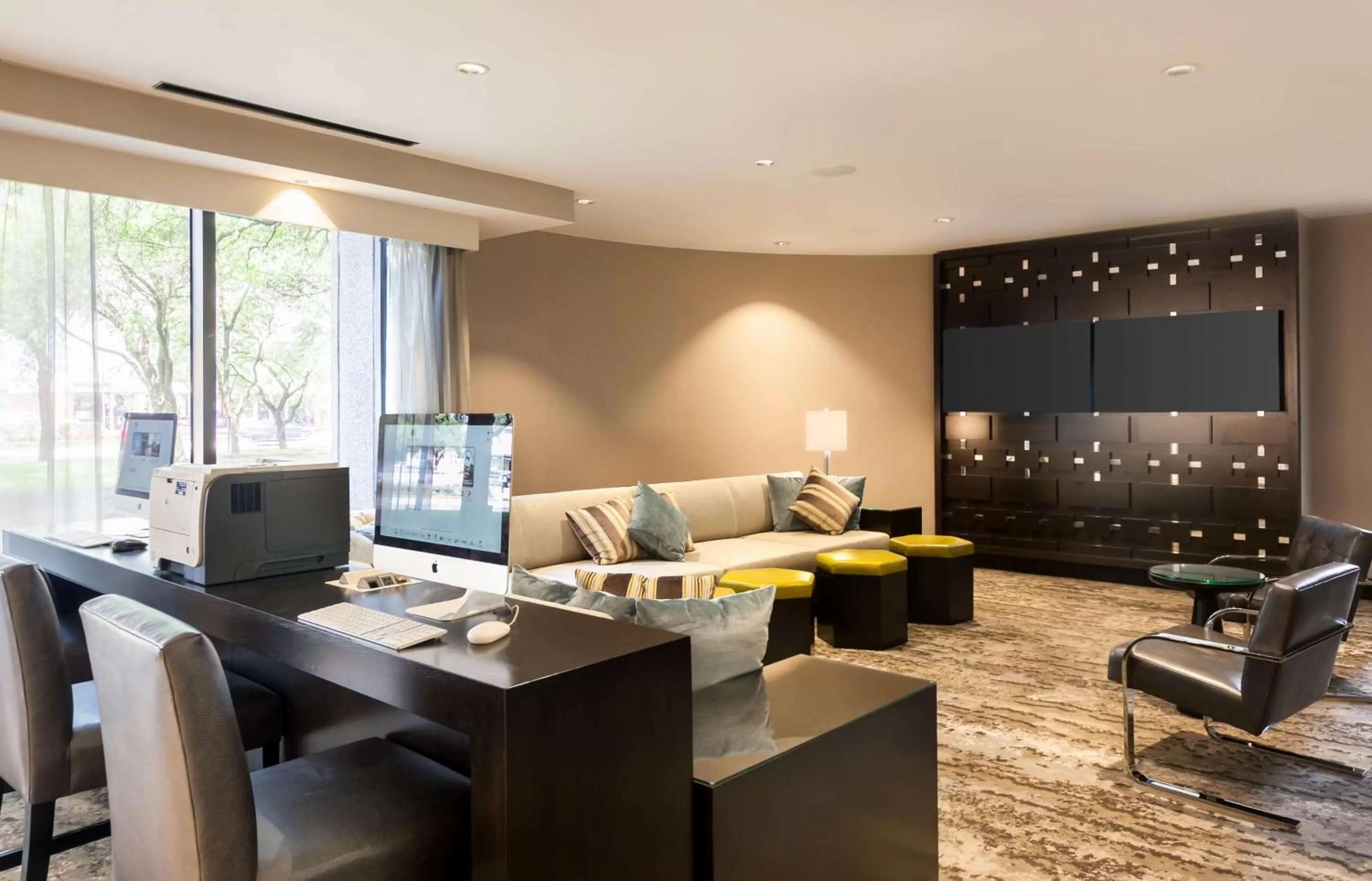 Business facilities in DoubleTree by Hilton Hotel & Suites Houston by the Galleria