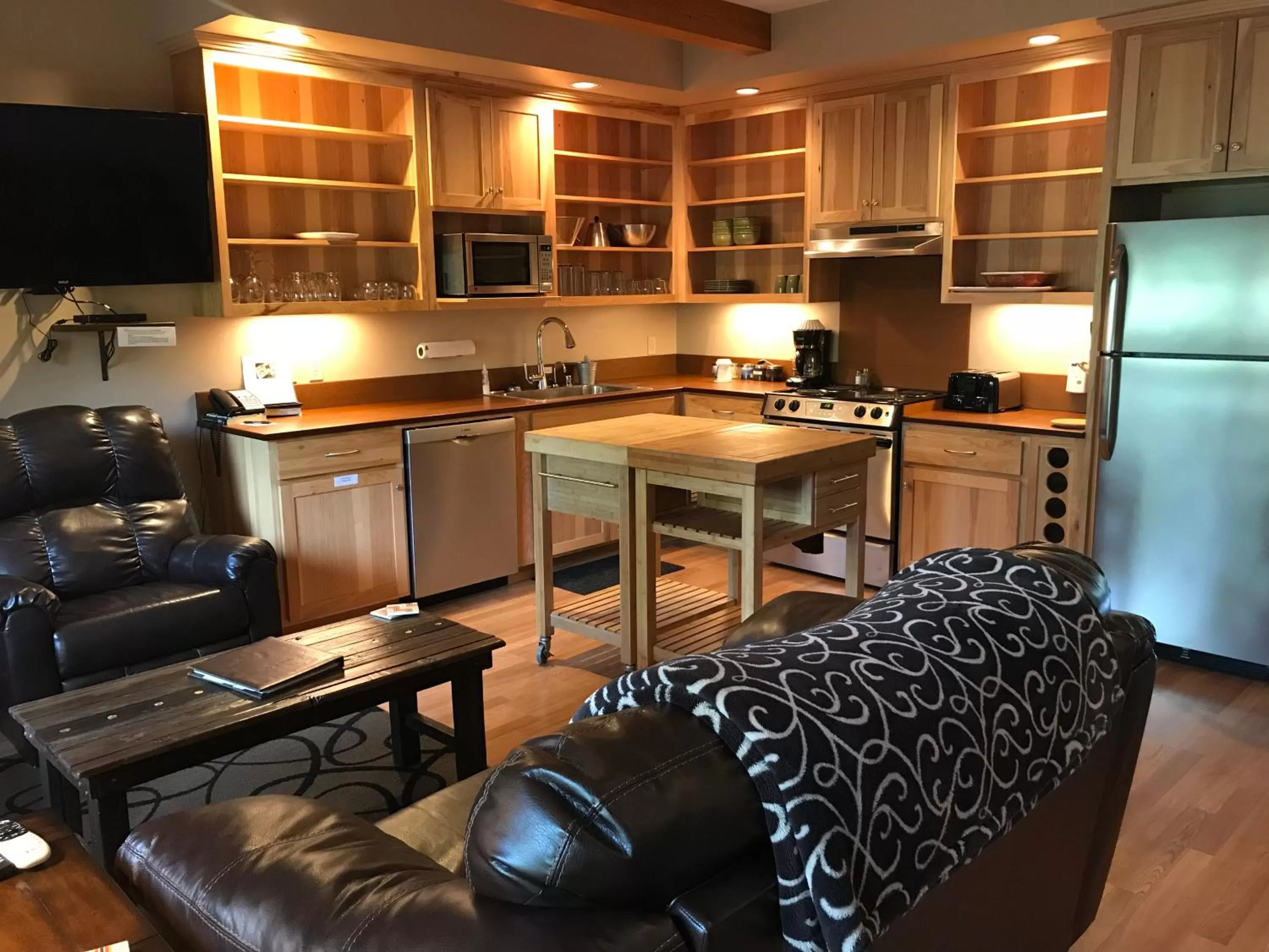 Kitchen or kitchenette in Twisp River Suites