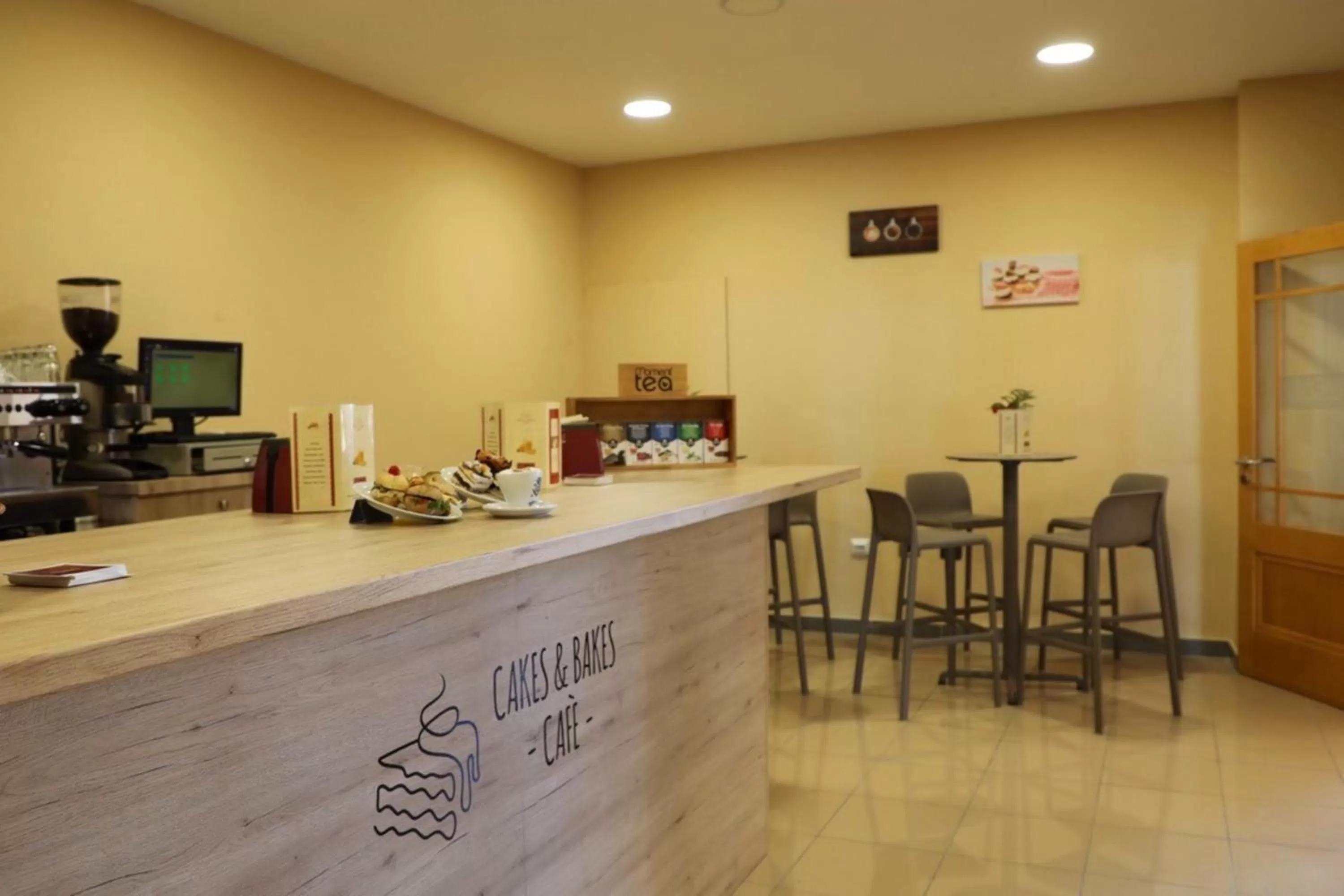 Restaurant/places to eat in Grand Muthu Golf Plaza Hotel & Spa