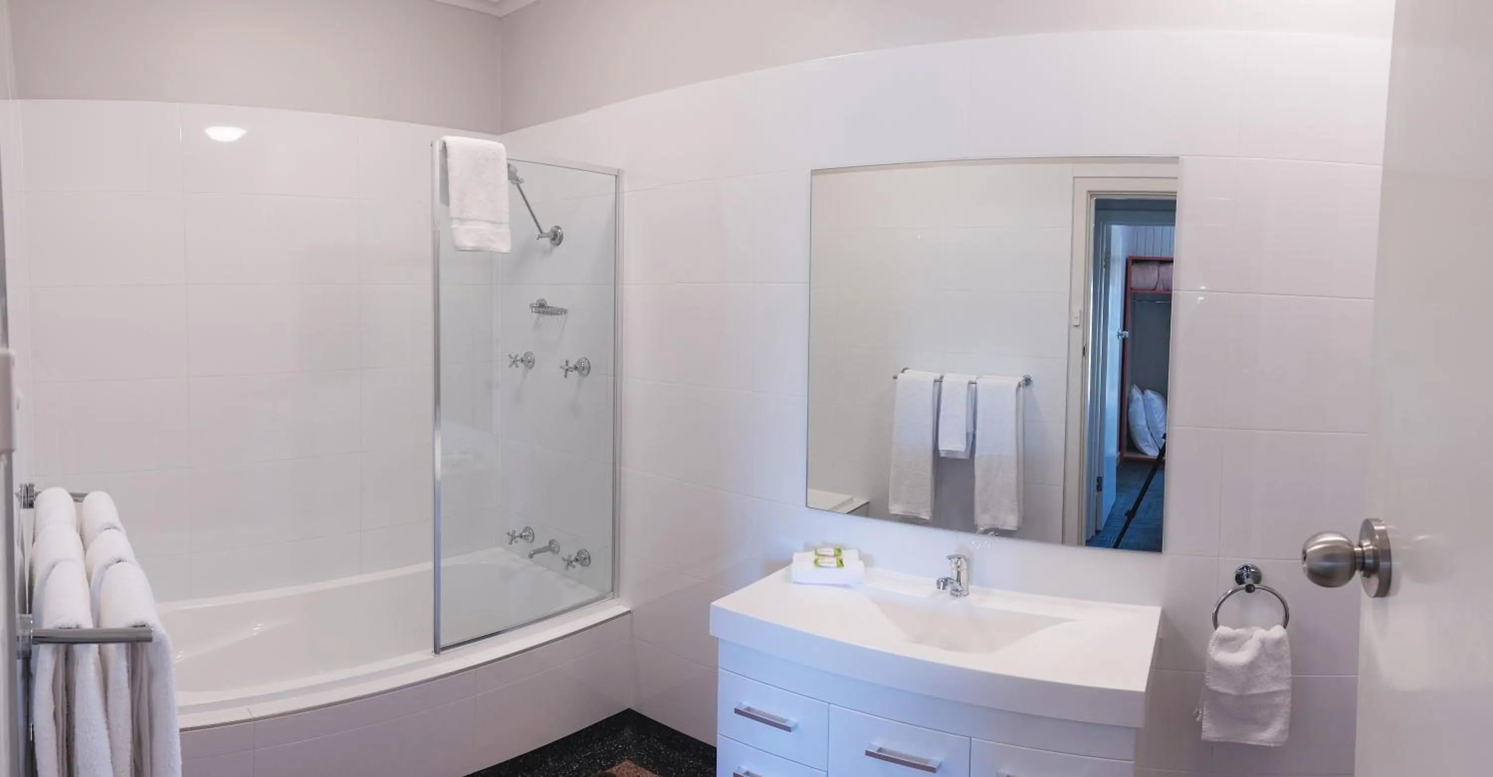 Shower in Links Hotel