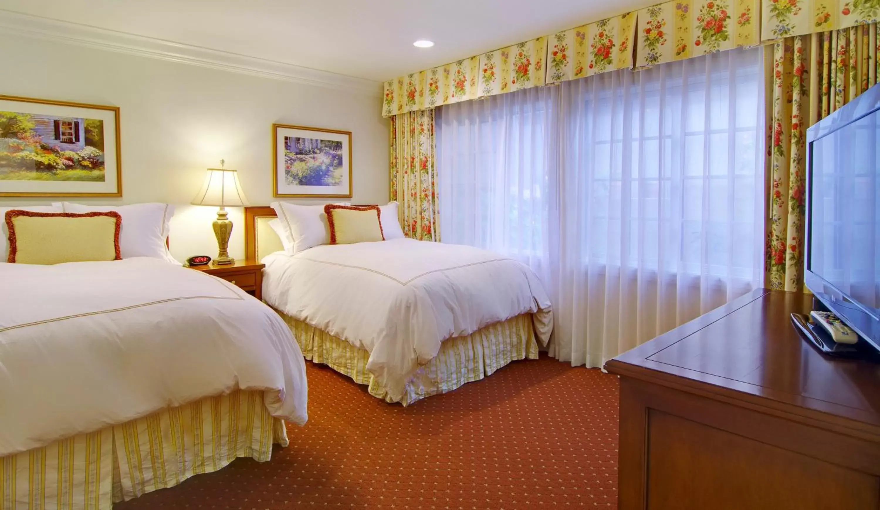 Suite with Two Double Beds and Kitchenette in Wayside Inn Suite with Two Double Beds and Kitchenette in Wayside Inn