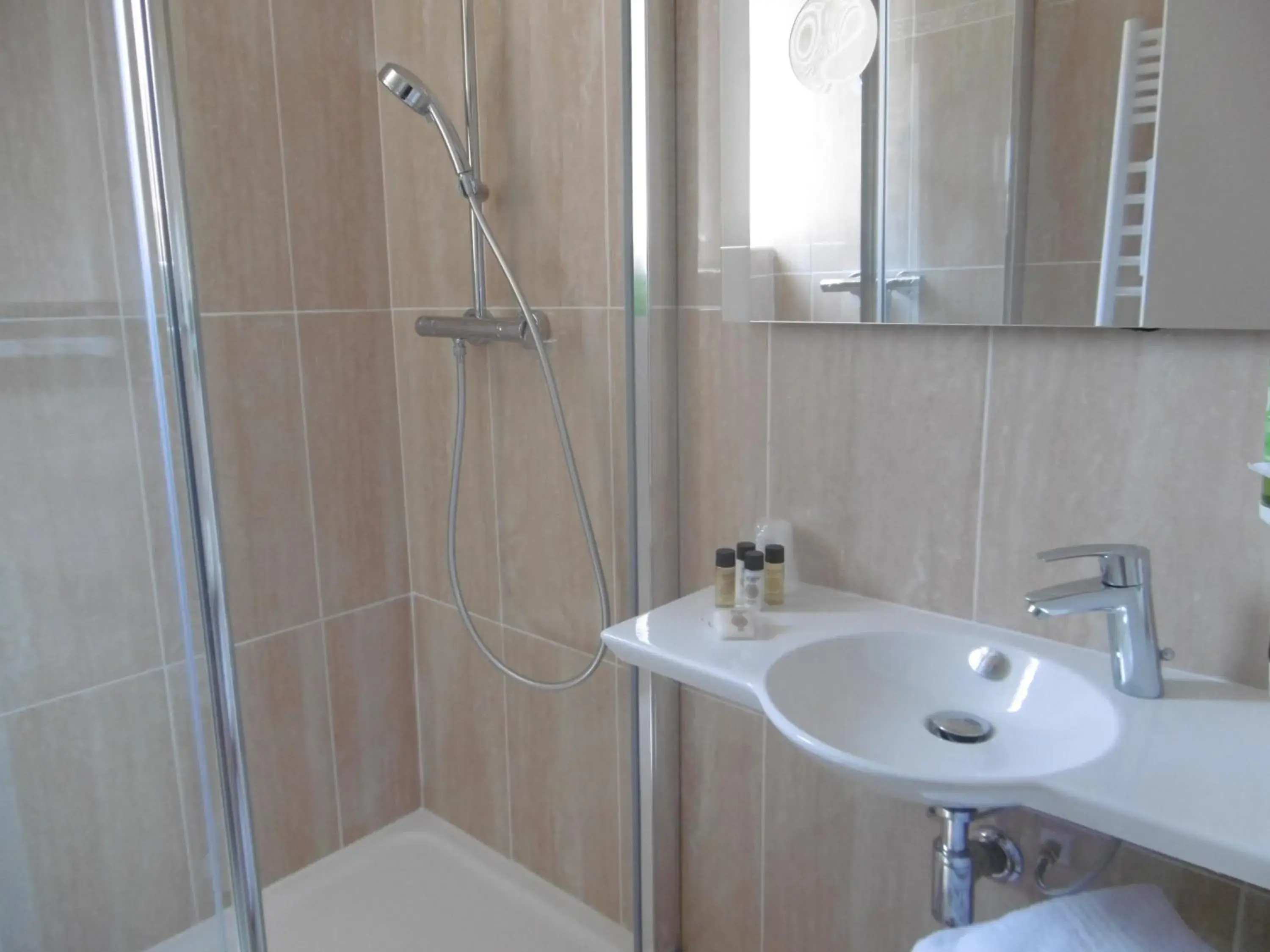 Standard Double Room in Hôtel La Flore Standard Double Room in Hôtel La Flore