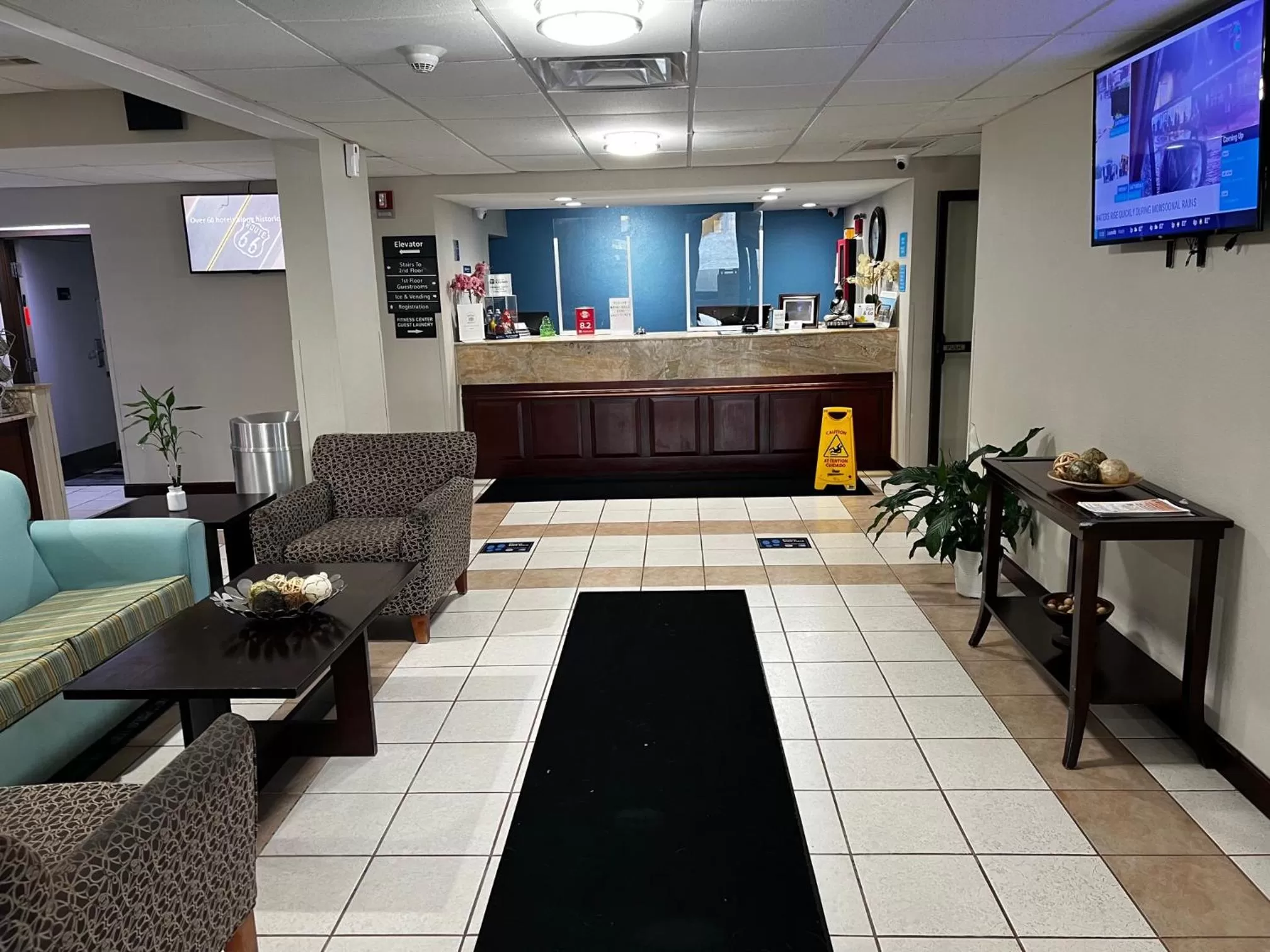 Lobby or reception in Baymont By Wyndham Monroe Ohio