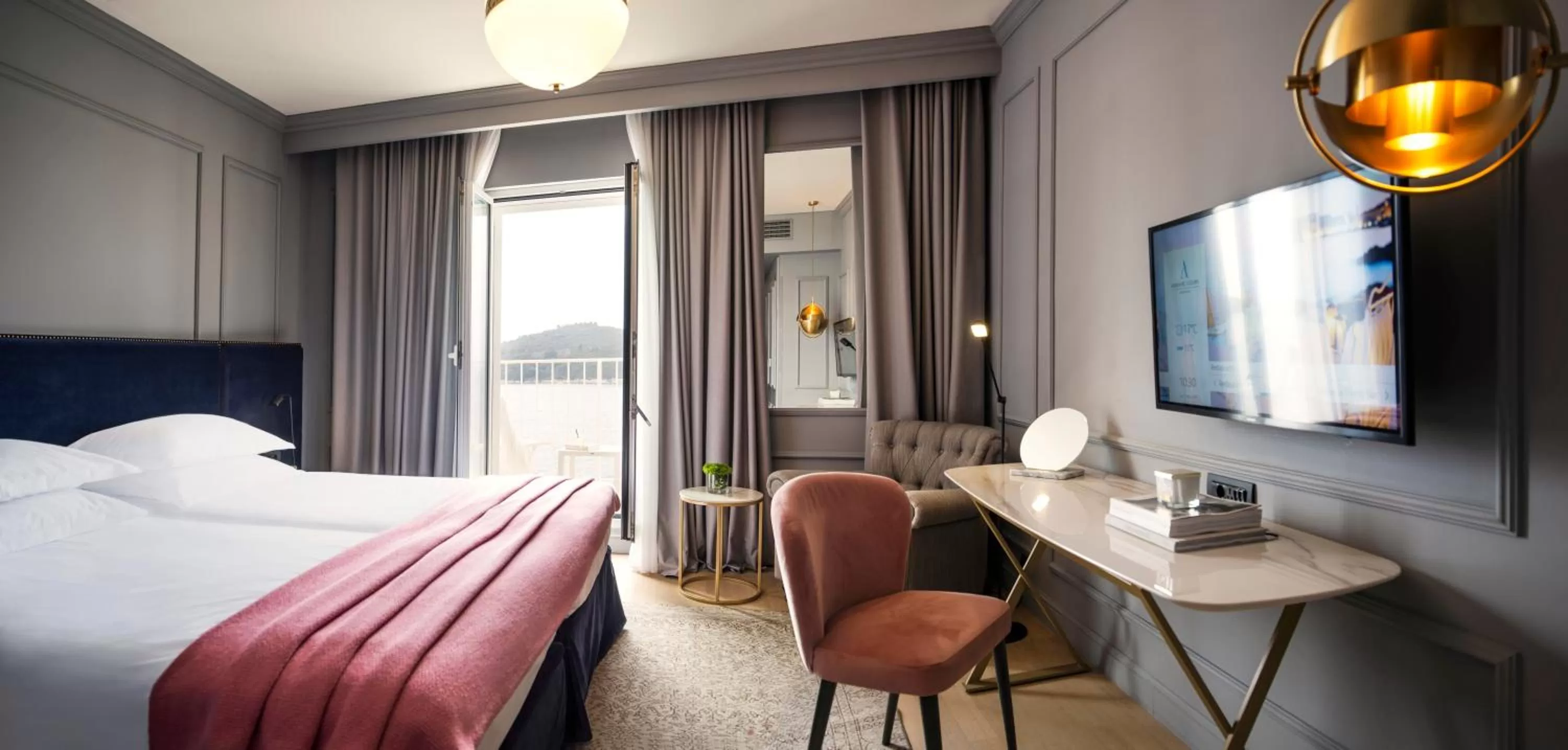 TV and multimedia, Bed in Hotel Excelsior