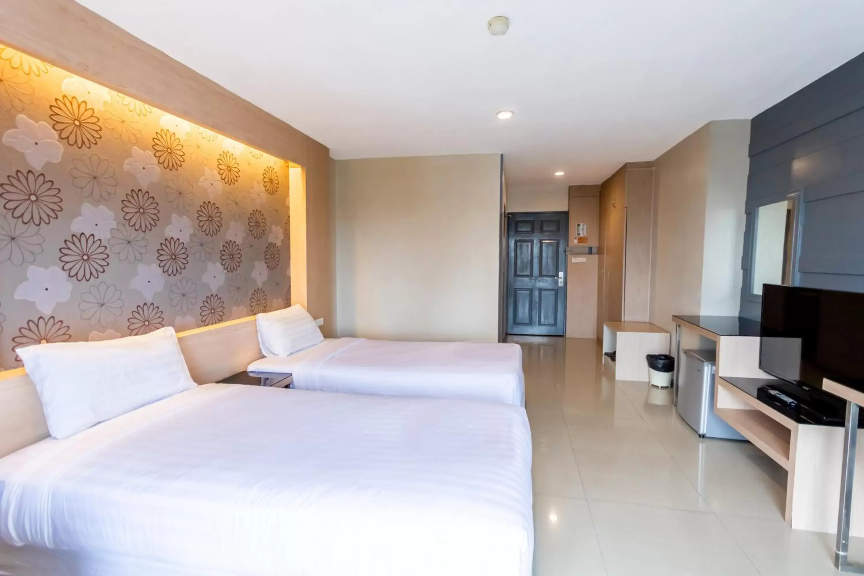 Modern Twin Room in Avana Hotel and Convention Centre SHA Extra Plus Modern Twin Room in Avana Hotel and Convention Centre SHA Extra Plus
