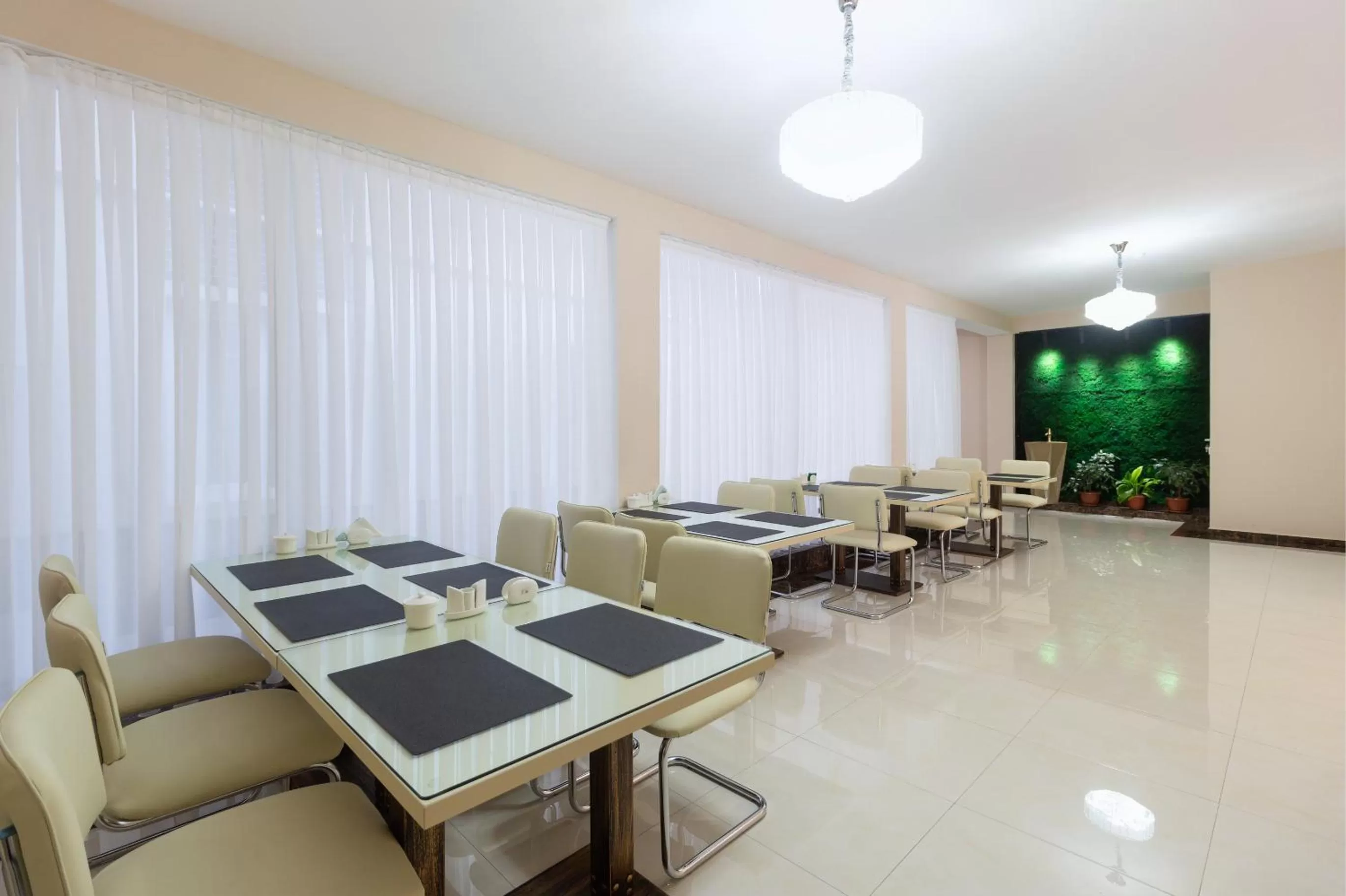 Restaurant/places to eat in Musafir Hotel