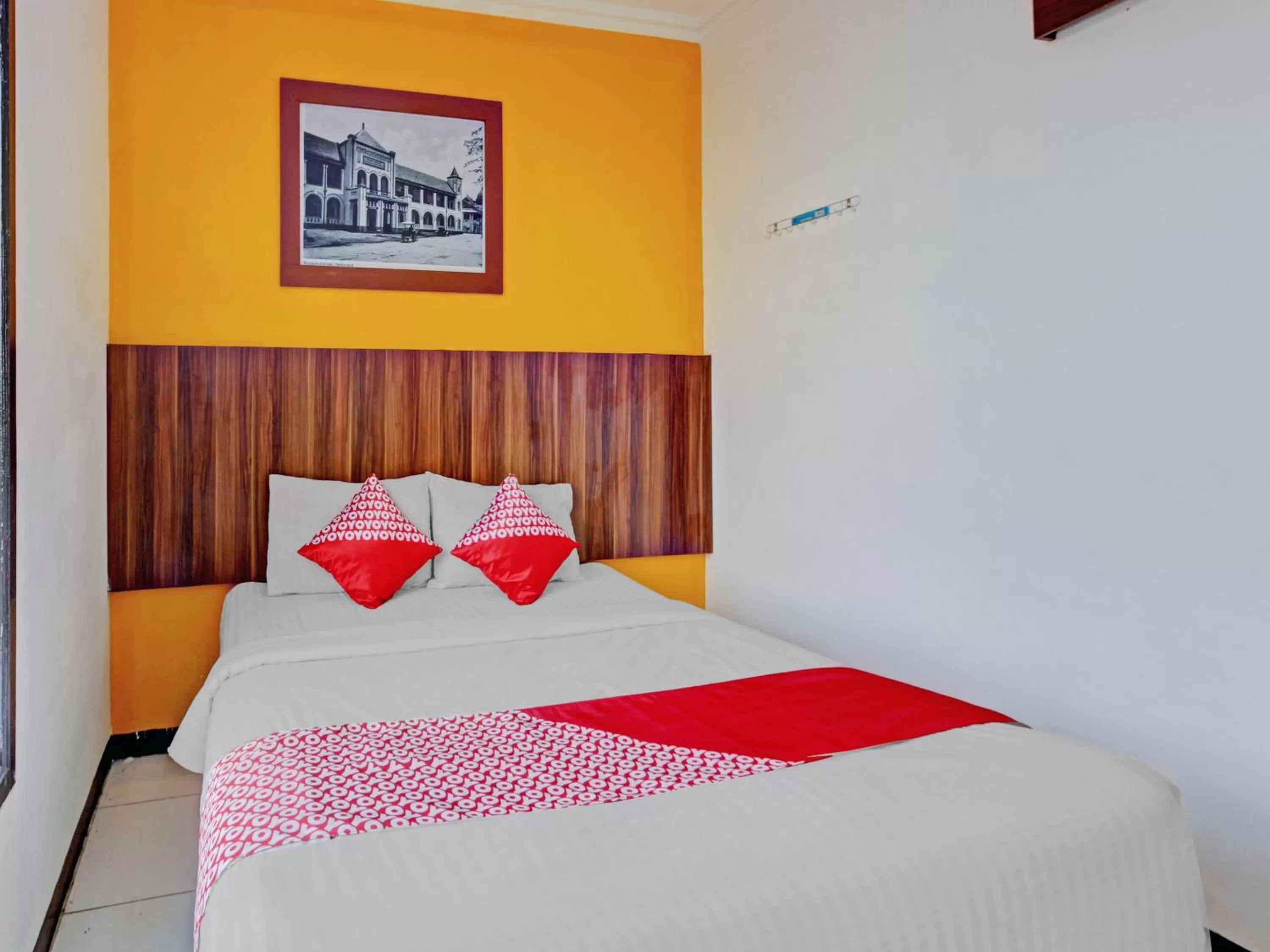 Standard Double Room in SUPER OYO 90426 Near Mall Ciputra 2