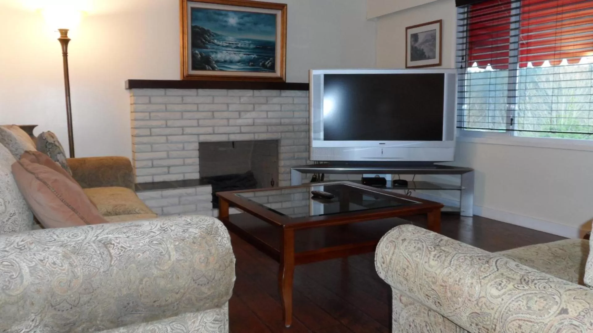 TV and multimedia, TV/Entertainment Center in Cherry Tree Inn