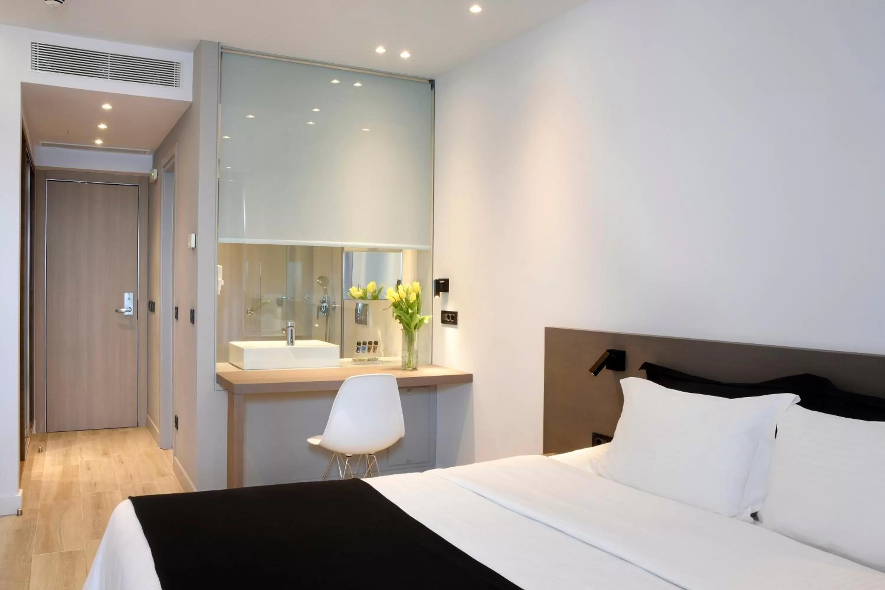 Photo of the whole room, Bed in Poseidon Athens Hotel