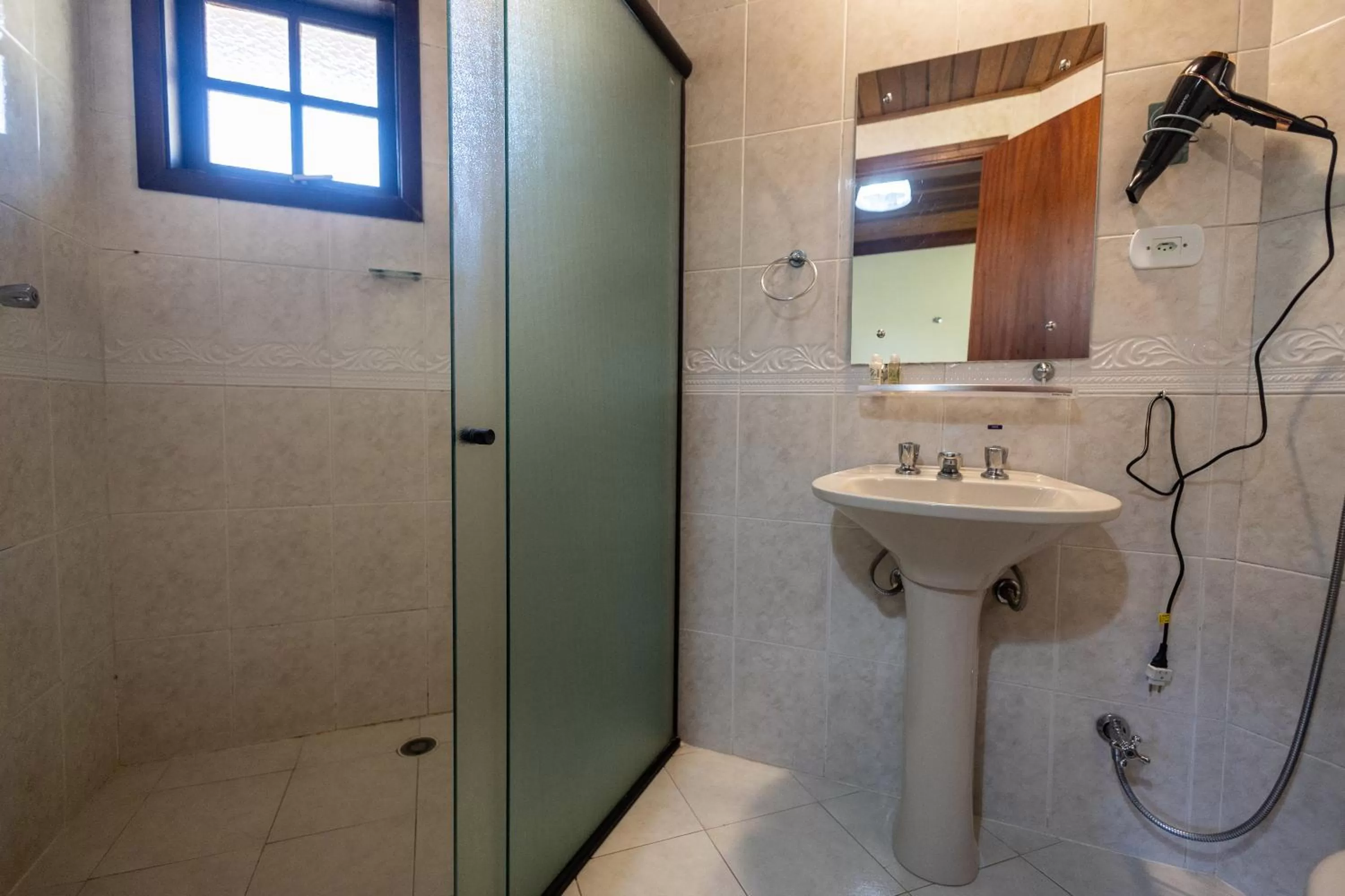 Bathroom in Chalés 3 Pinheiros