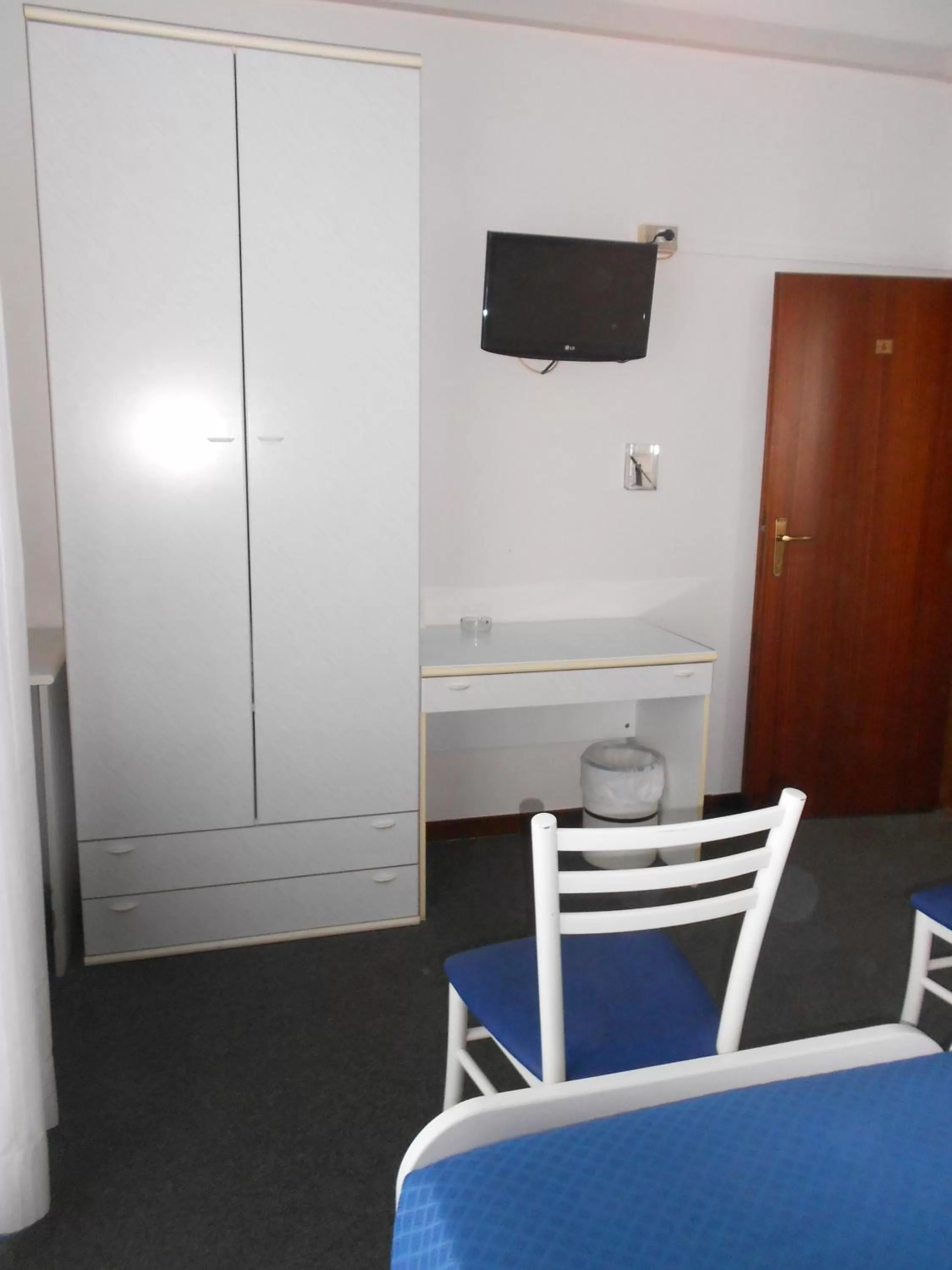 TV and multimedia in Hotel Tuscolano