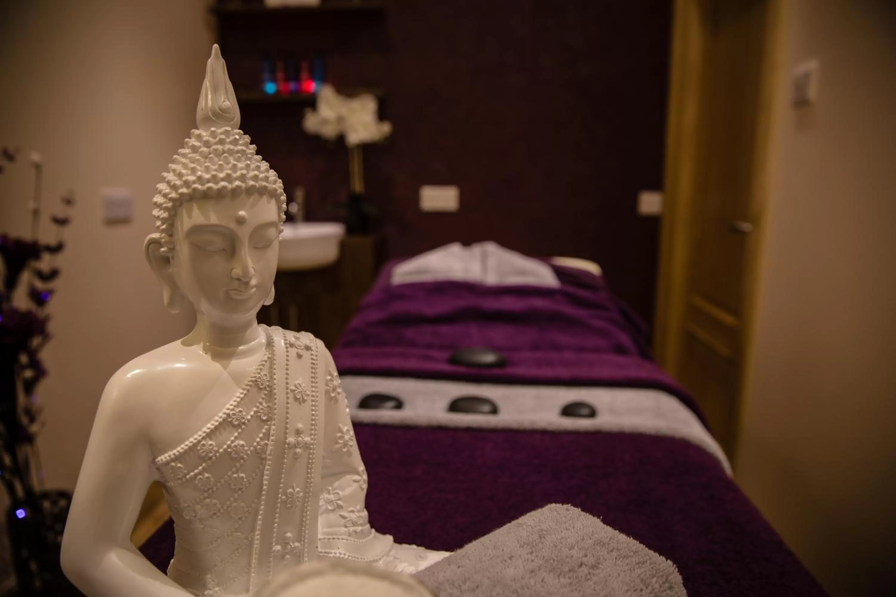 Massage, Bed in Mercure Newcastle George Washington Hotel Golf & Spa