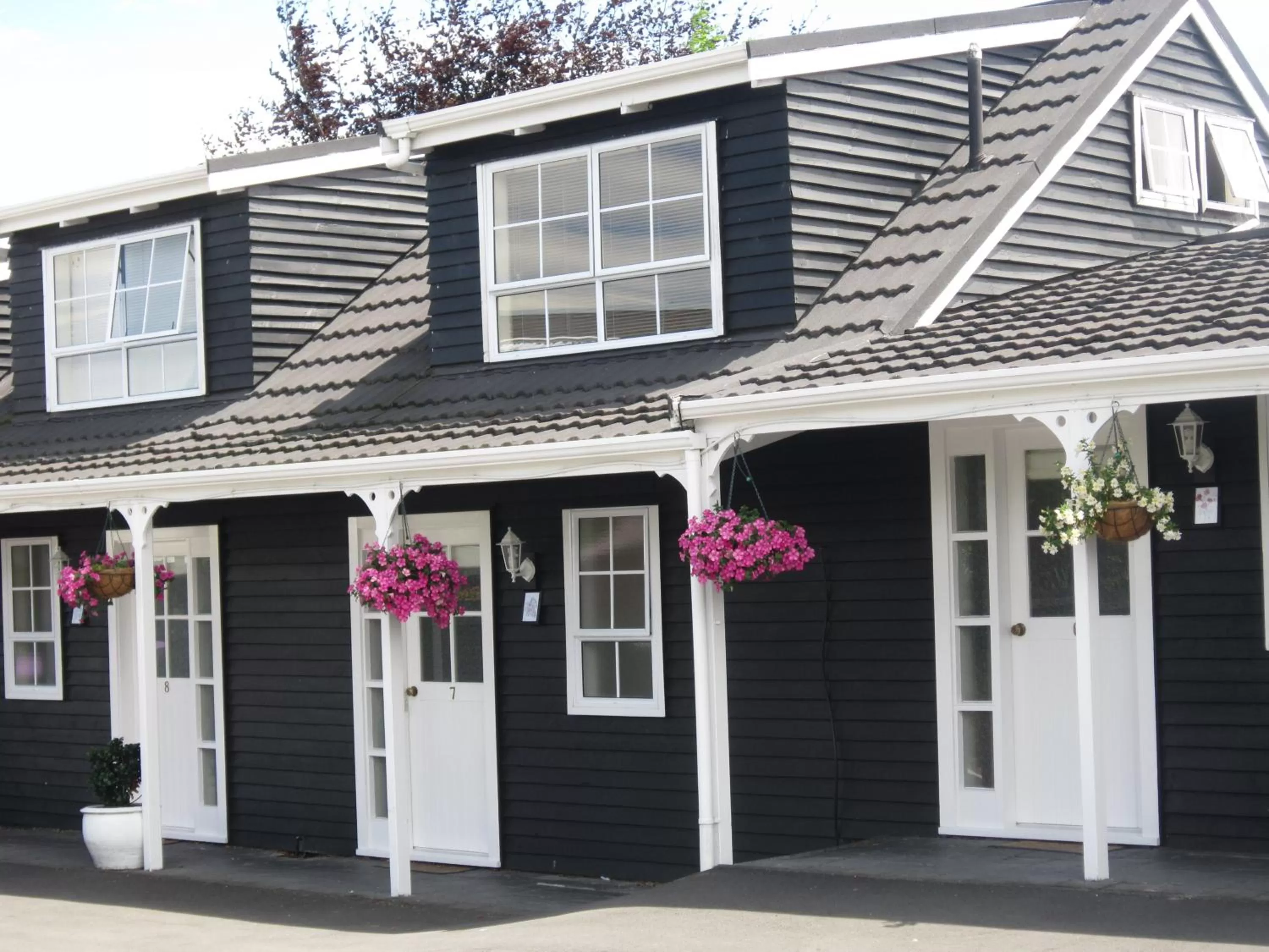 Property building in Cottage Mews Motel