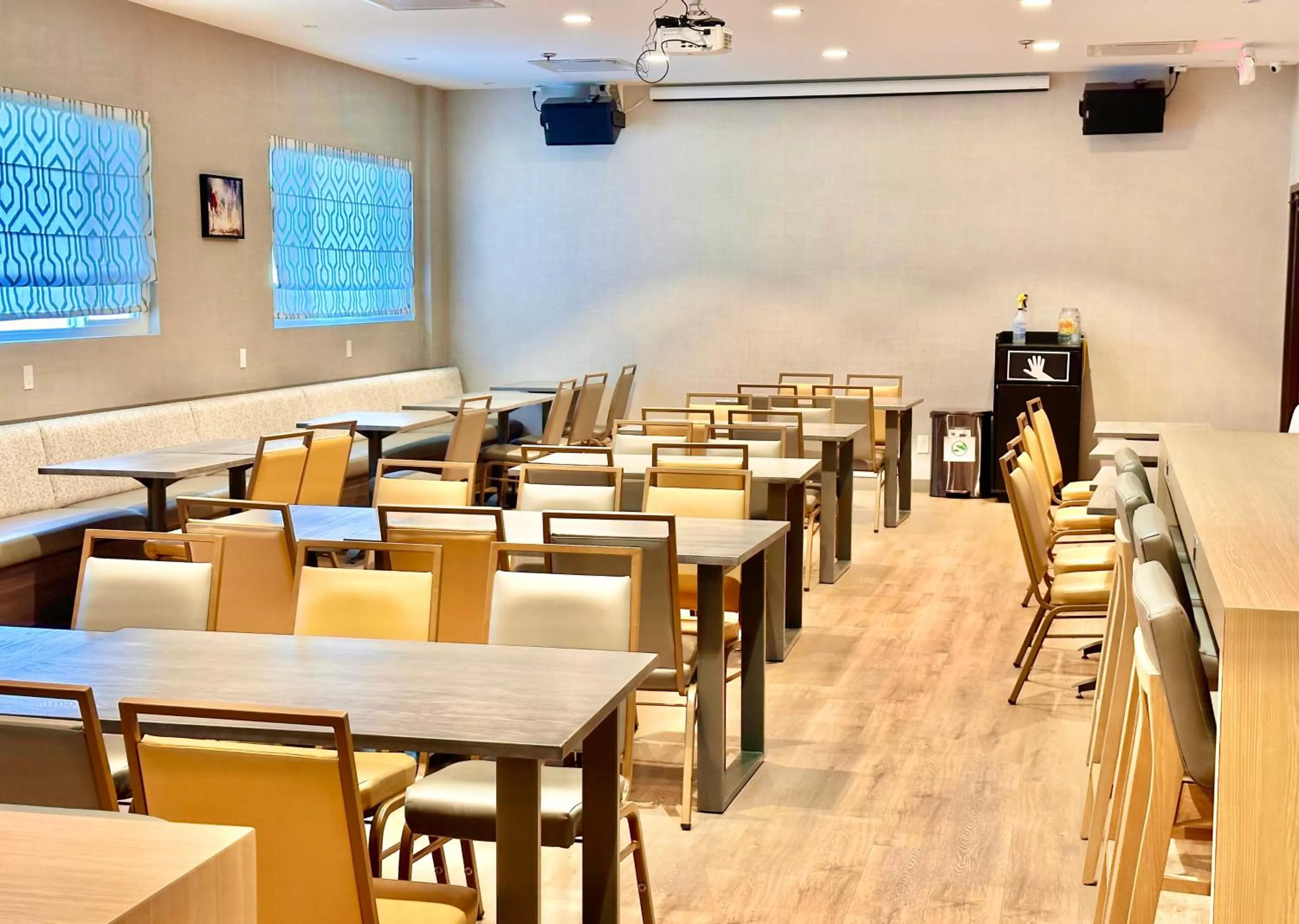 Restaurant/places to eat in Lincoln Hotel Monterey Park Los Angeles