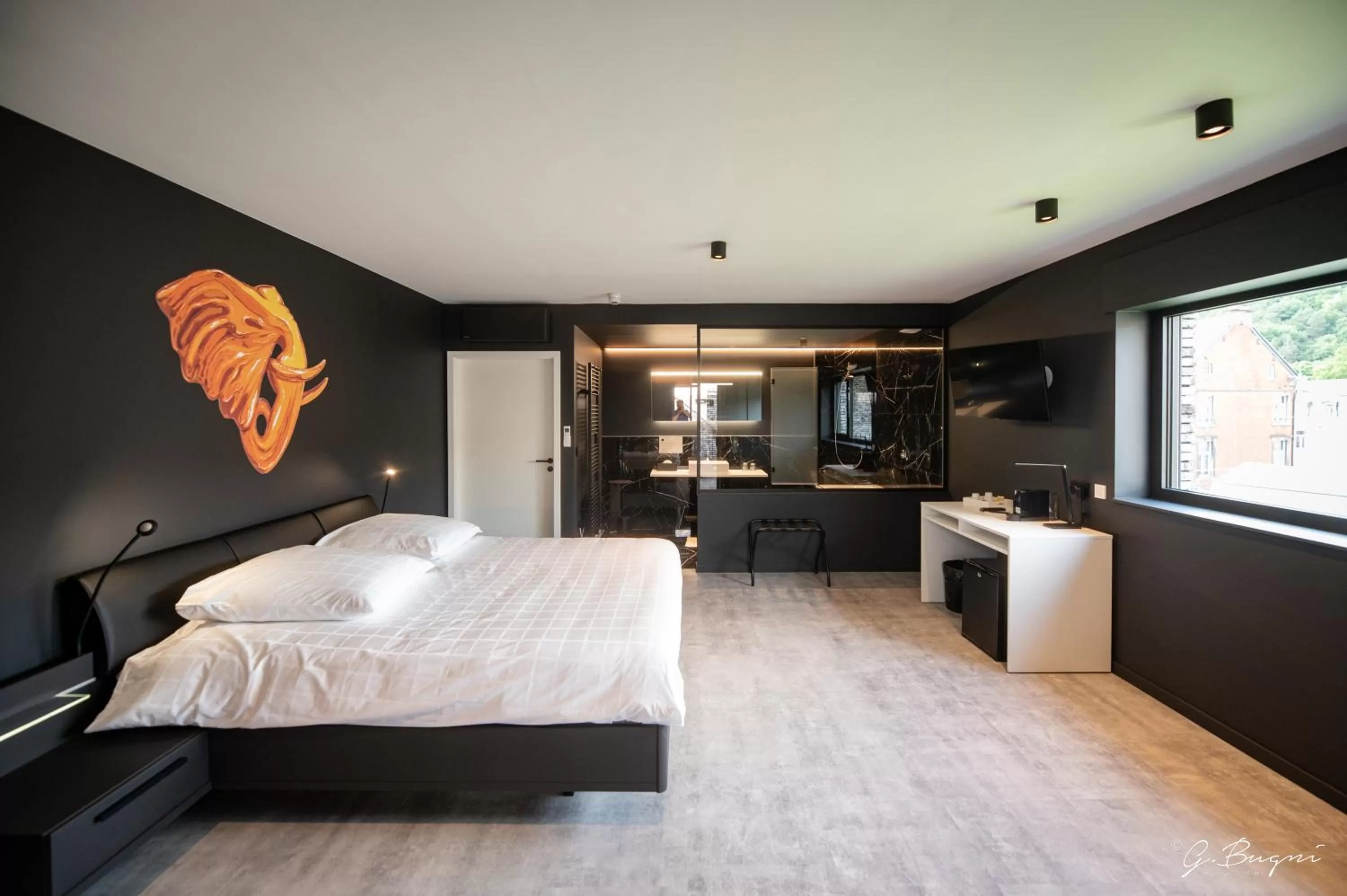 Bed in Boutique Hôtel, La Cour de la Reine, Rooftop & Bistronomique Restaurant