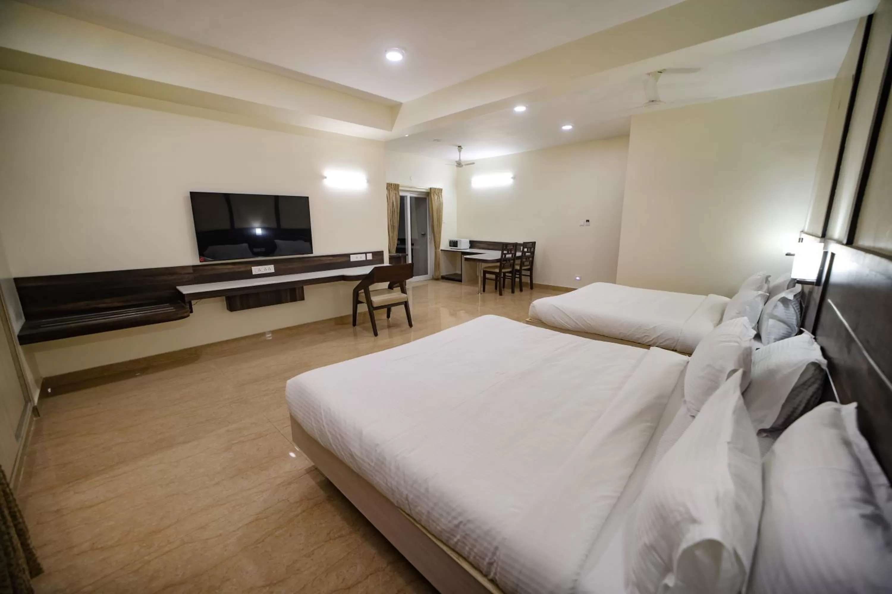 TV and multimedia, Bed in Avenue 11 Premium Stays Madurai