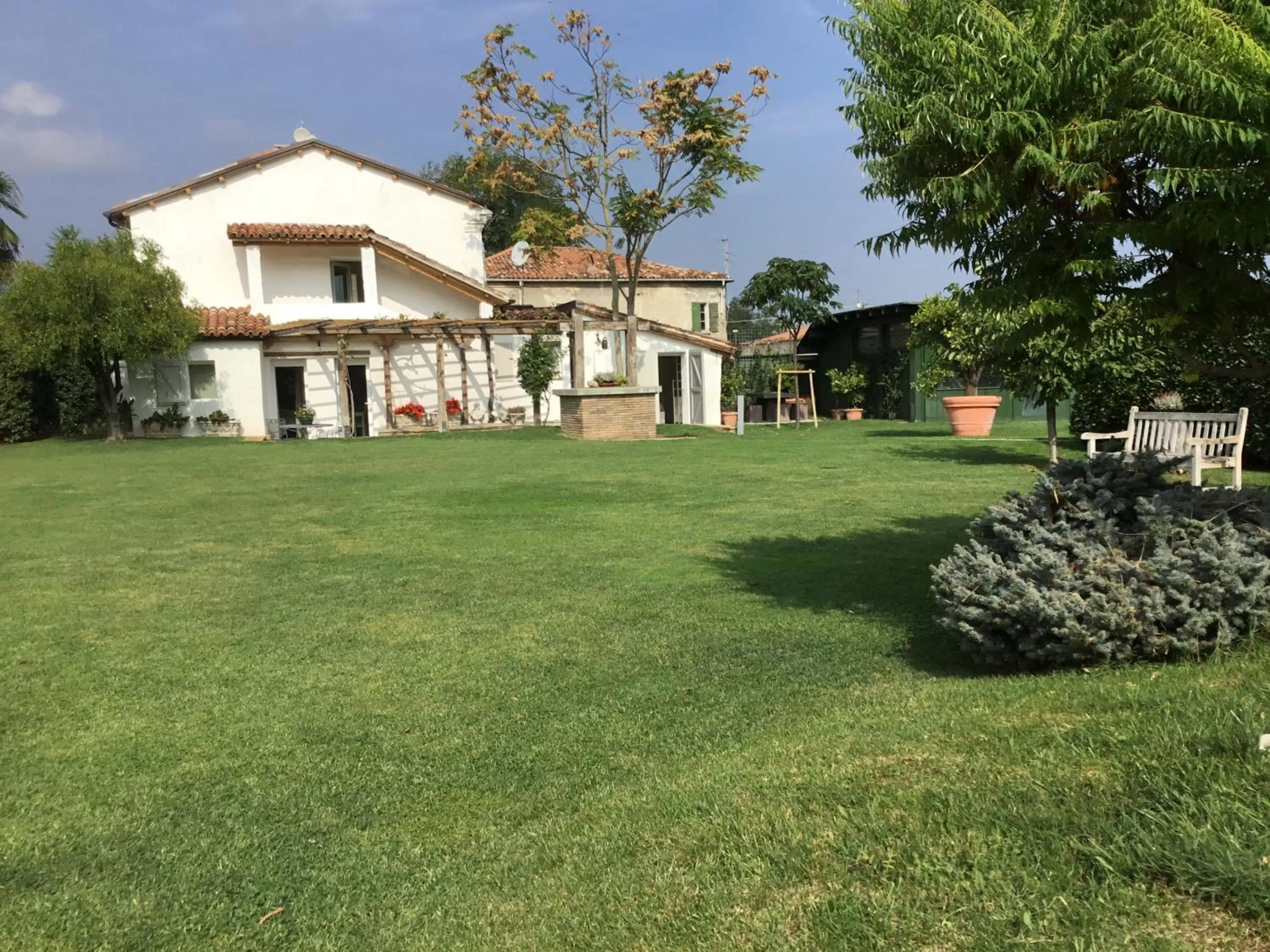 Property building in La Pergola B&B
