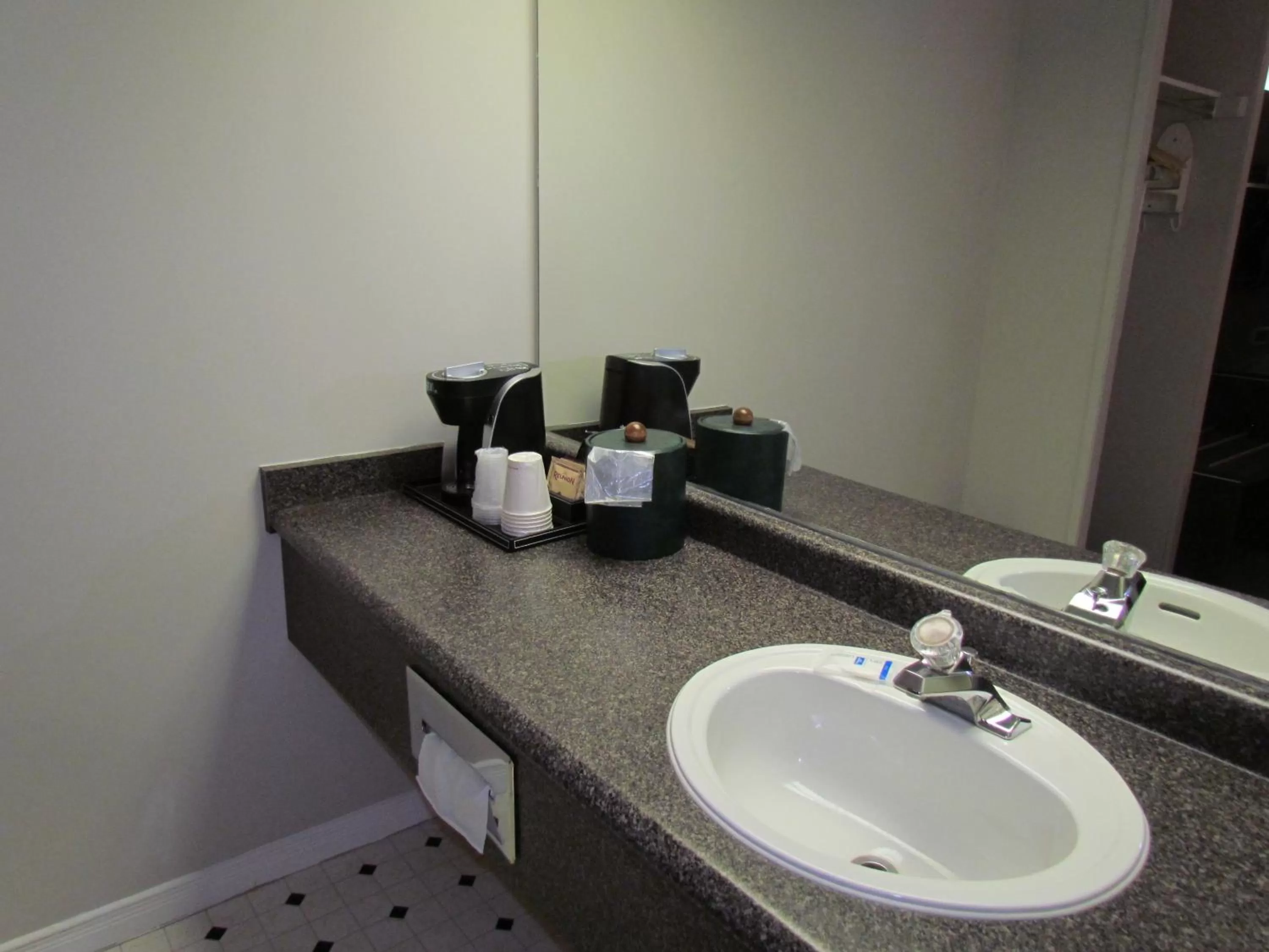 Coffee/tea facilities in Rodeway Inn King William