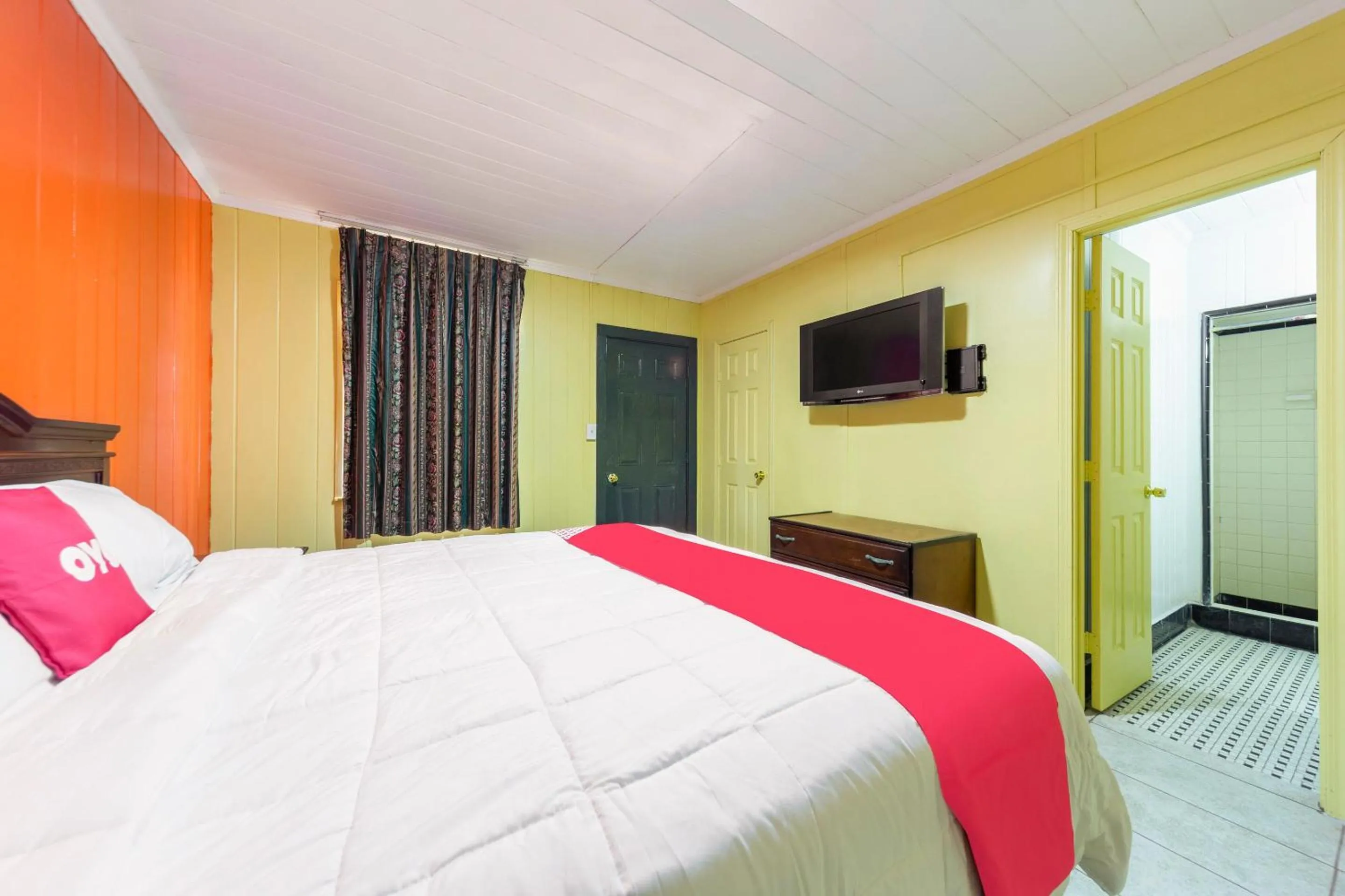 Bedroom, Bed in OYO Hotel Brookhaven MS Hwy 51 North