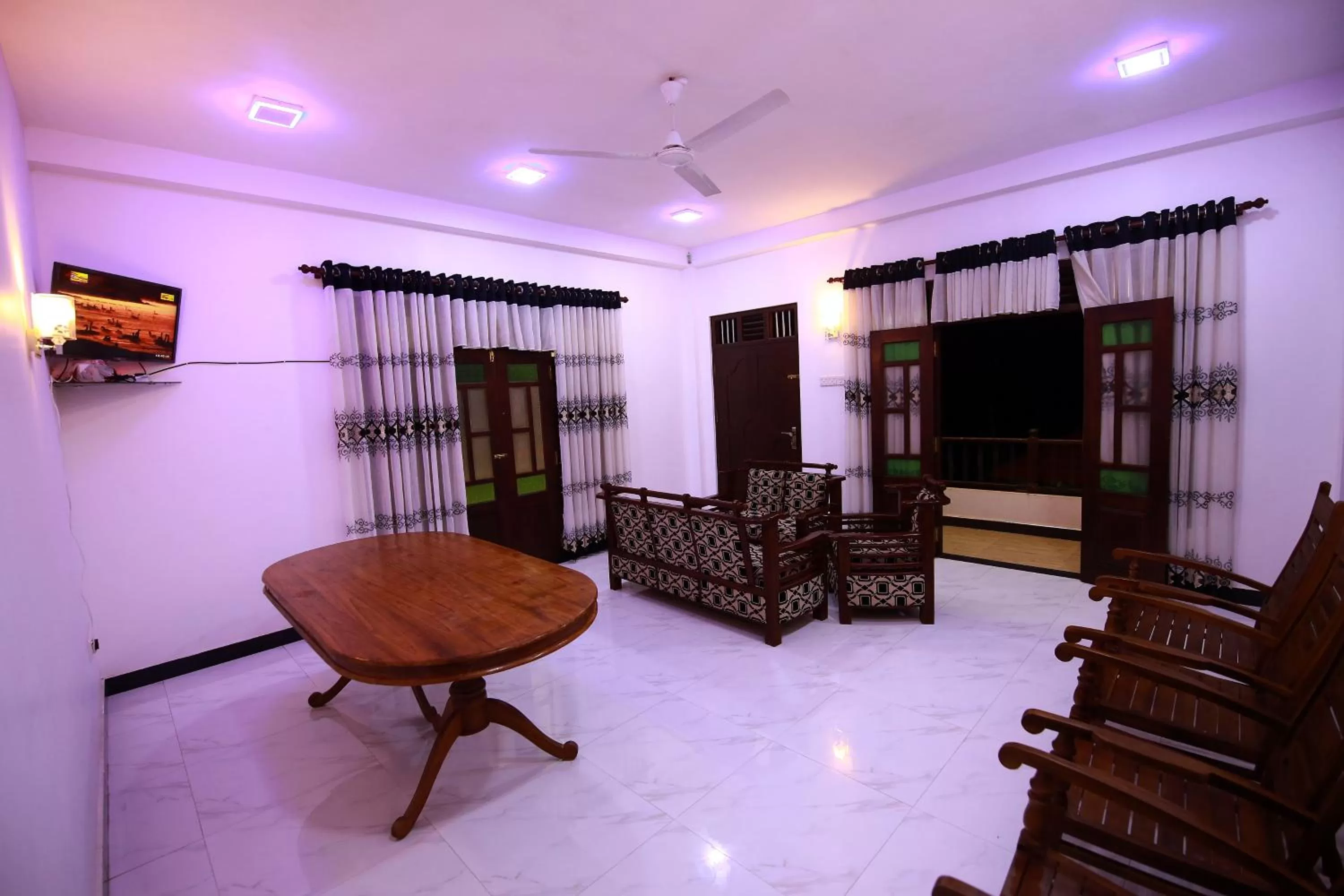 Restaurant/places to eat, Seating Area in New Ocean Vibes