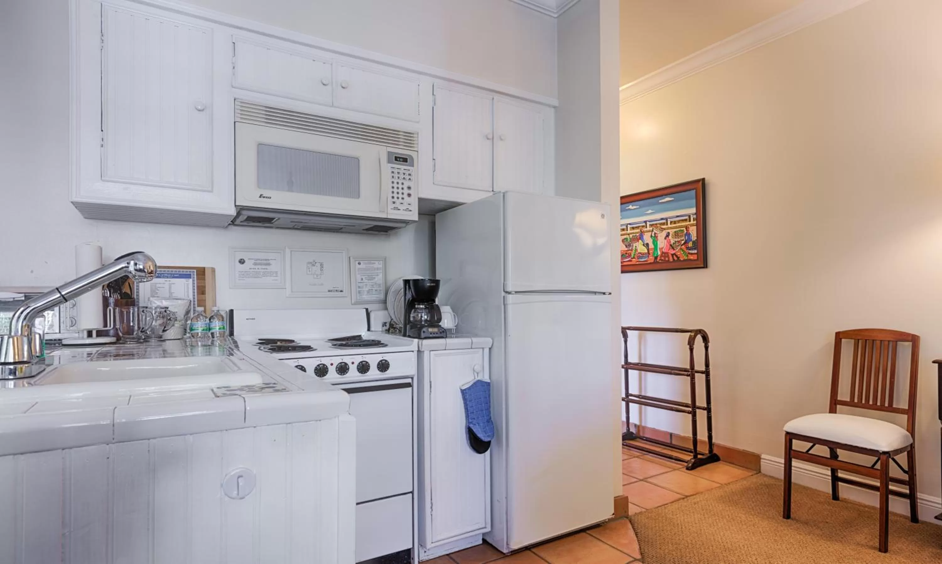 Kitchen or kitchenette in The Caribbean Court Boutique Hotel