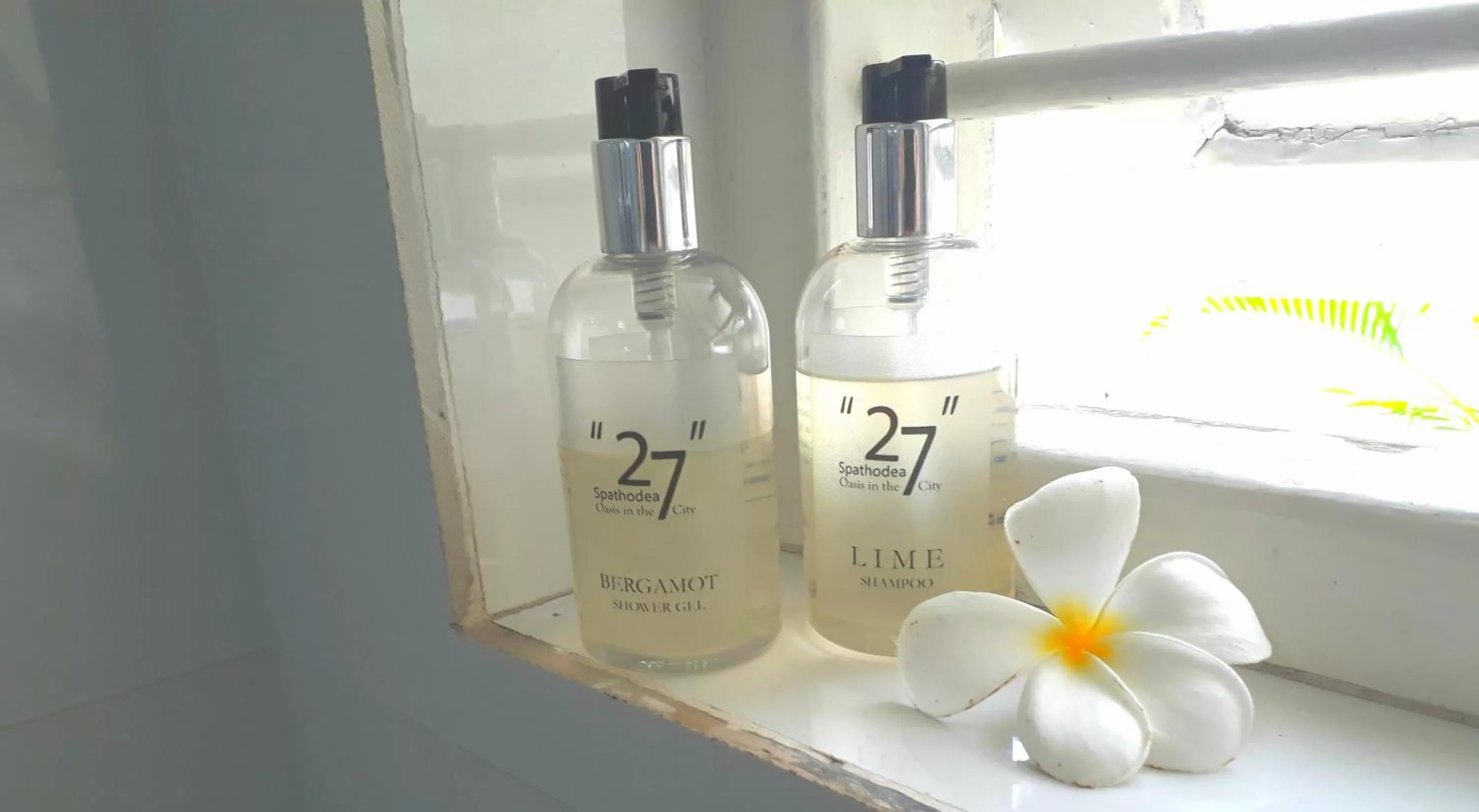 Bathroom in "27" Spathodea- Oasis in the City