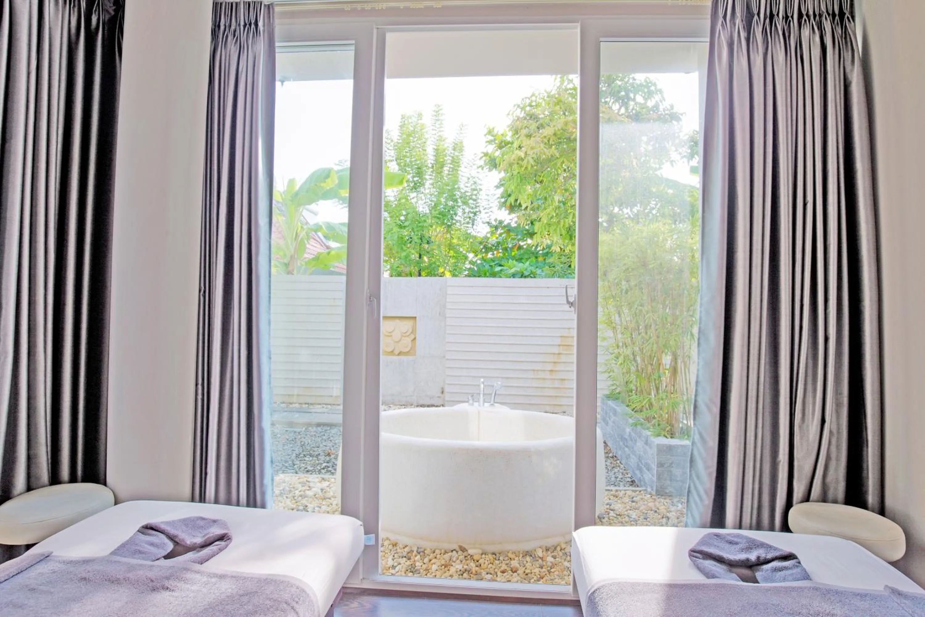 Spa and wellness centre/facilities, Bed in Mercury Phu Quoc Resort & Villas