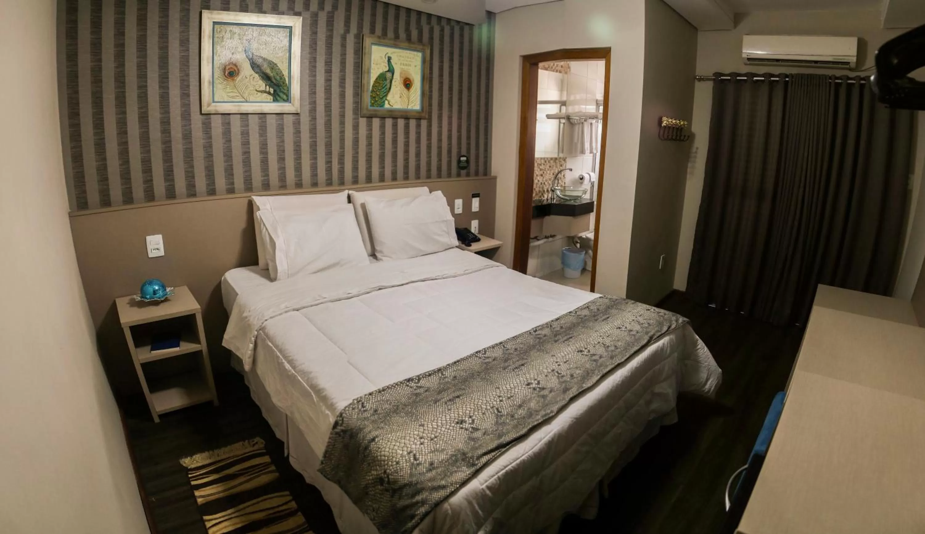 Bedroom, Bed in Hotel Santo Graal