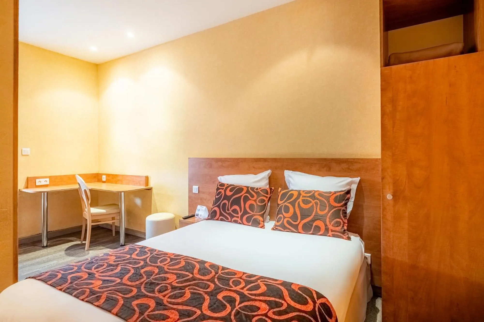 Bed in The Originals City, Hôtel Régina, Périgueux