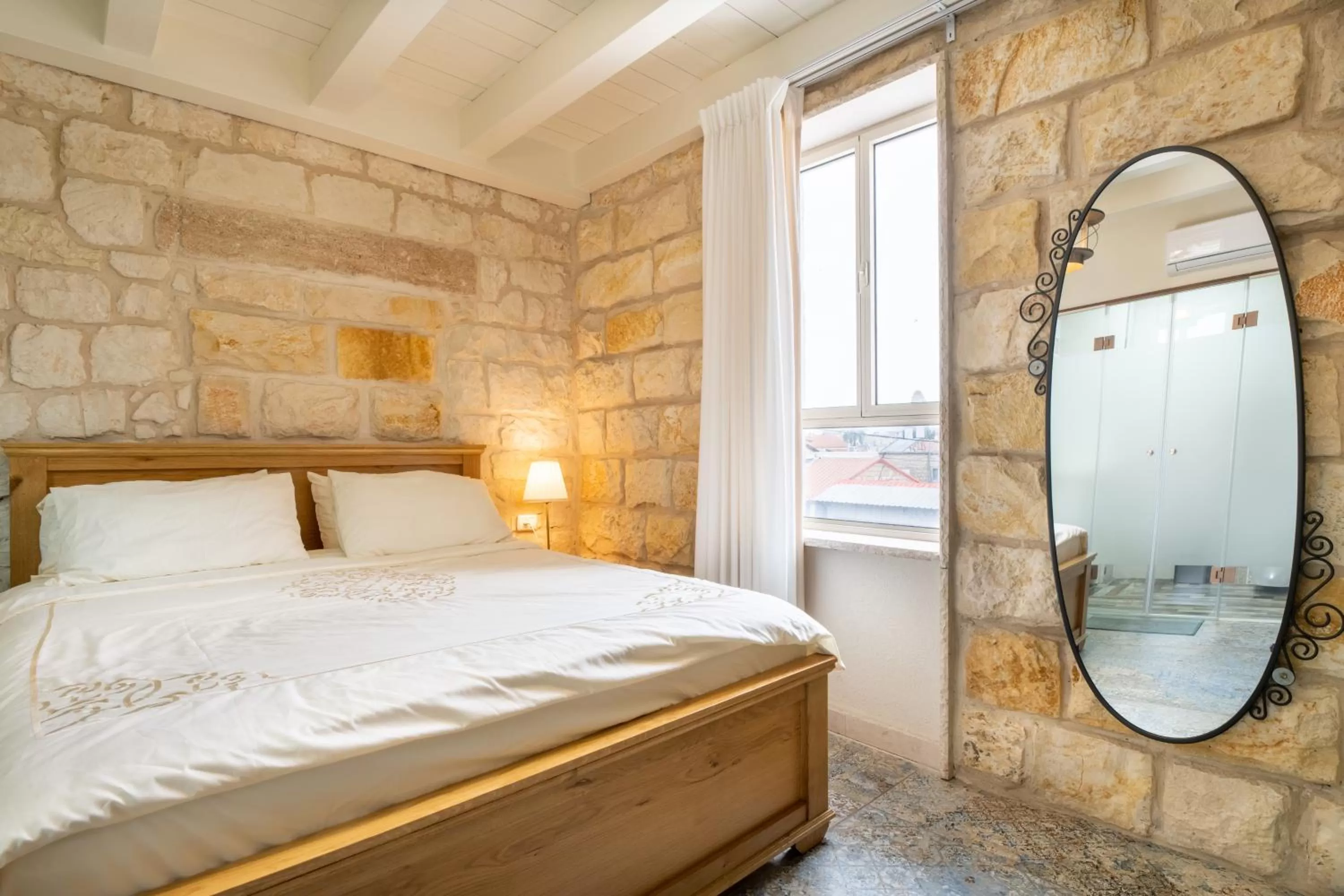 Bed in Via Maria Boutique Suites - Free Parking