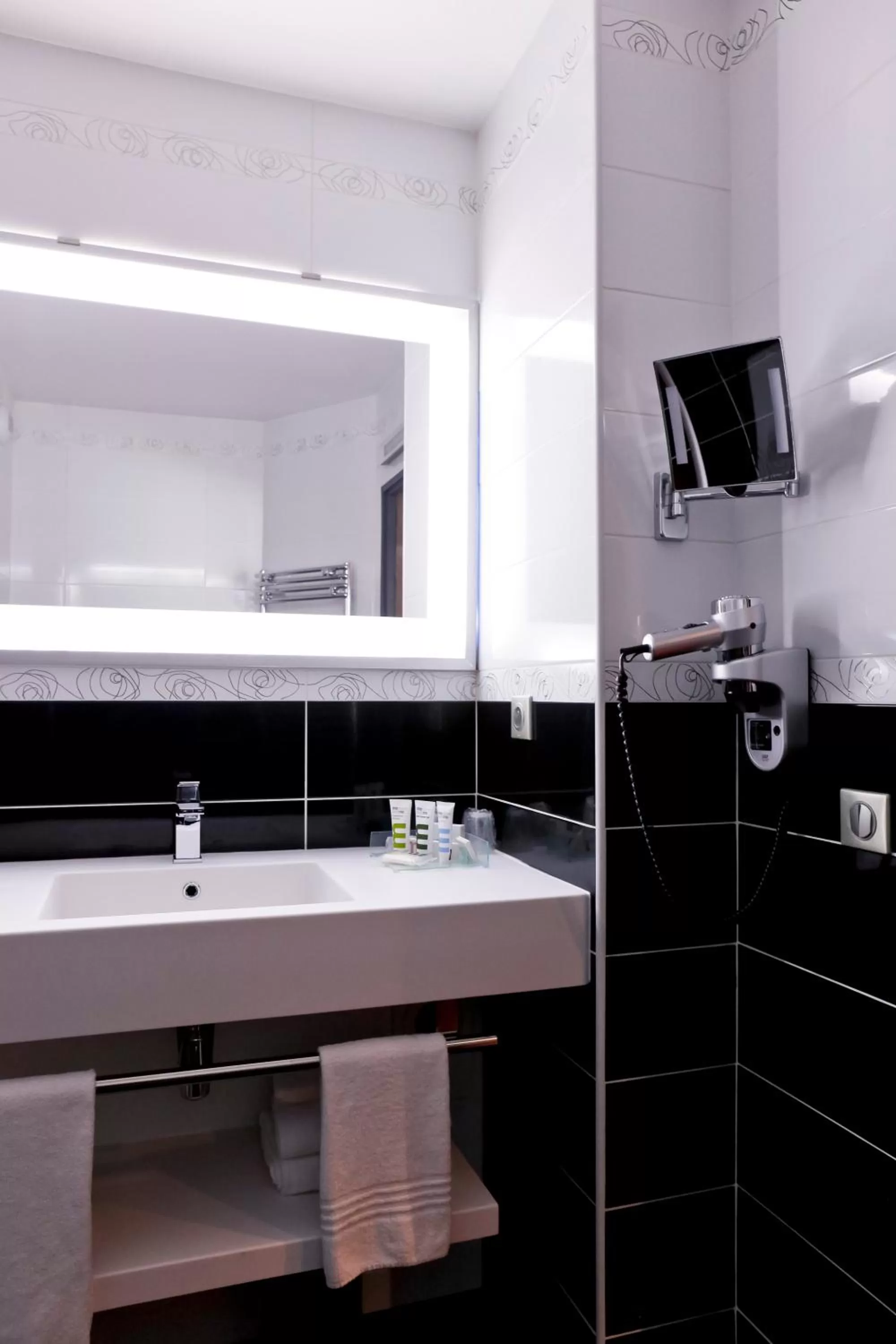 Bathroom in Hôtel Mercure Lyon Centre Charpennes Parc de la Tête d'Or