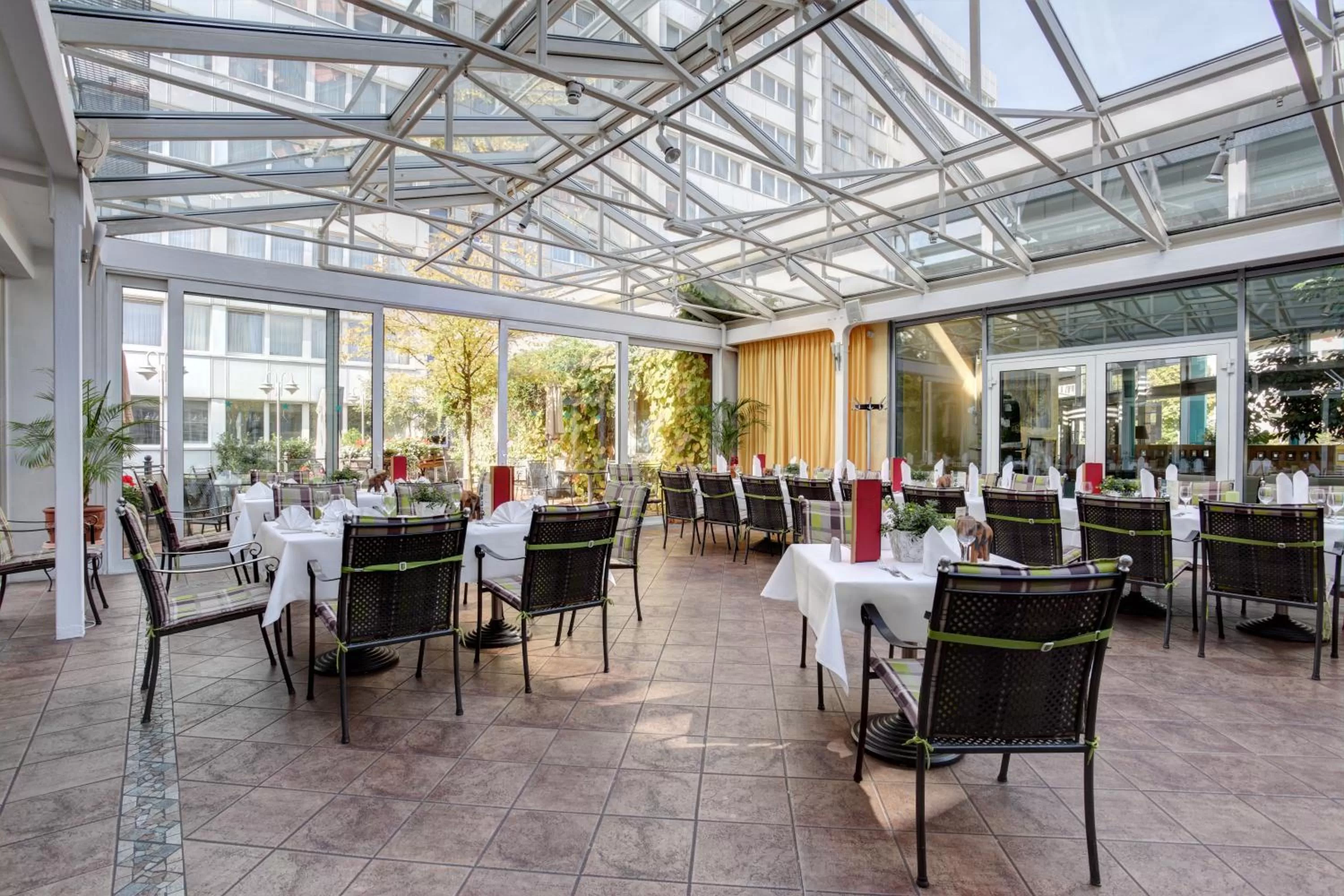 Restaurant/places to eat in ABACUS Tierpark Hotel