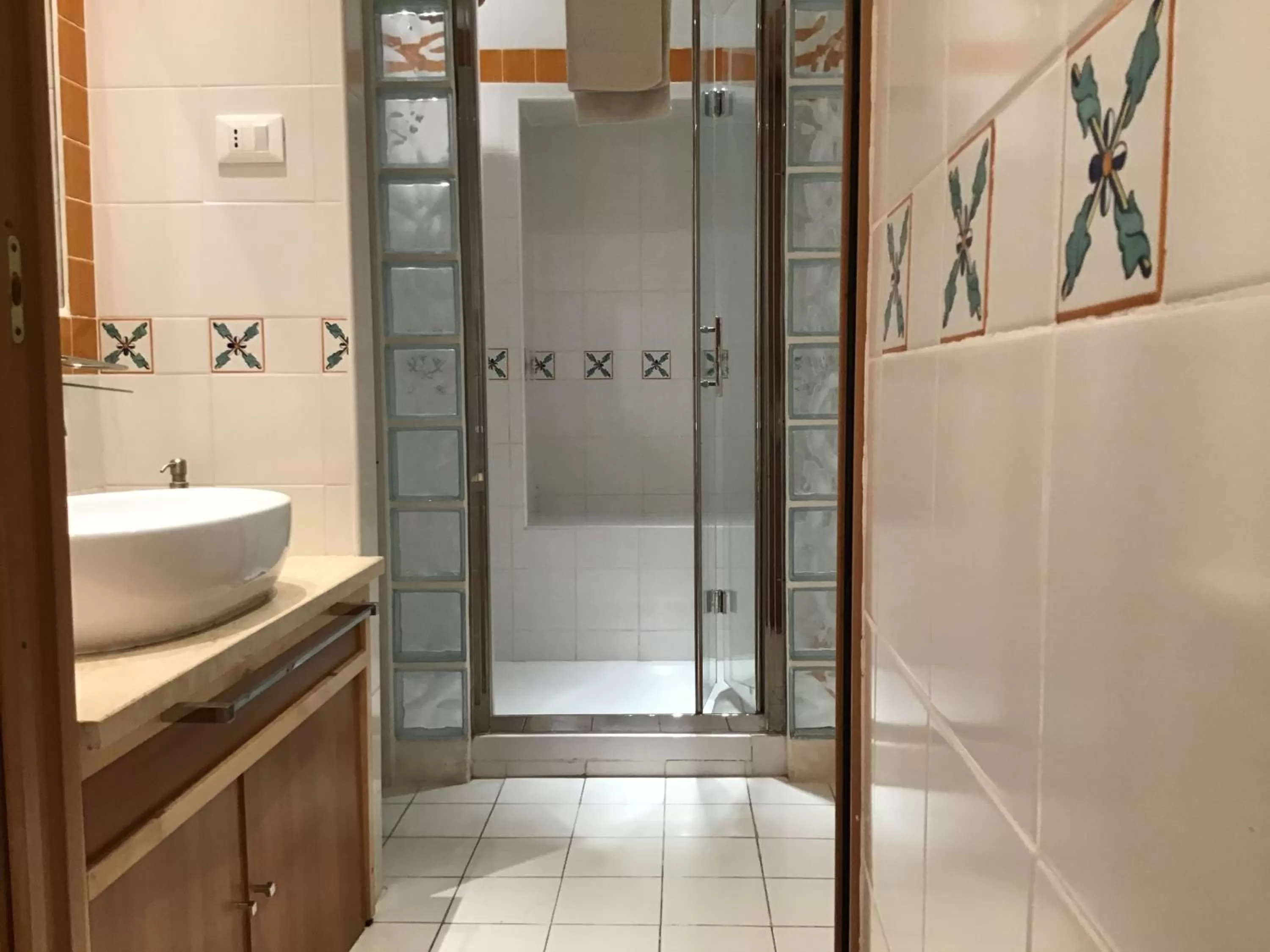 Shower in I Prati di Roma Suites