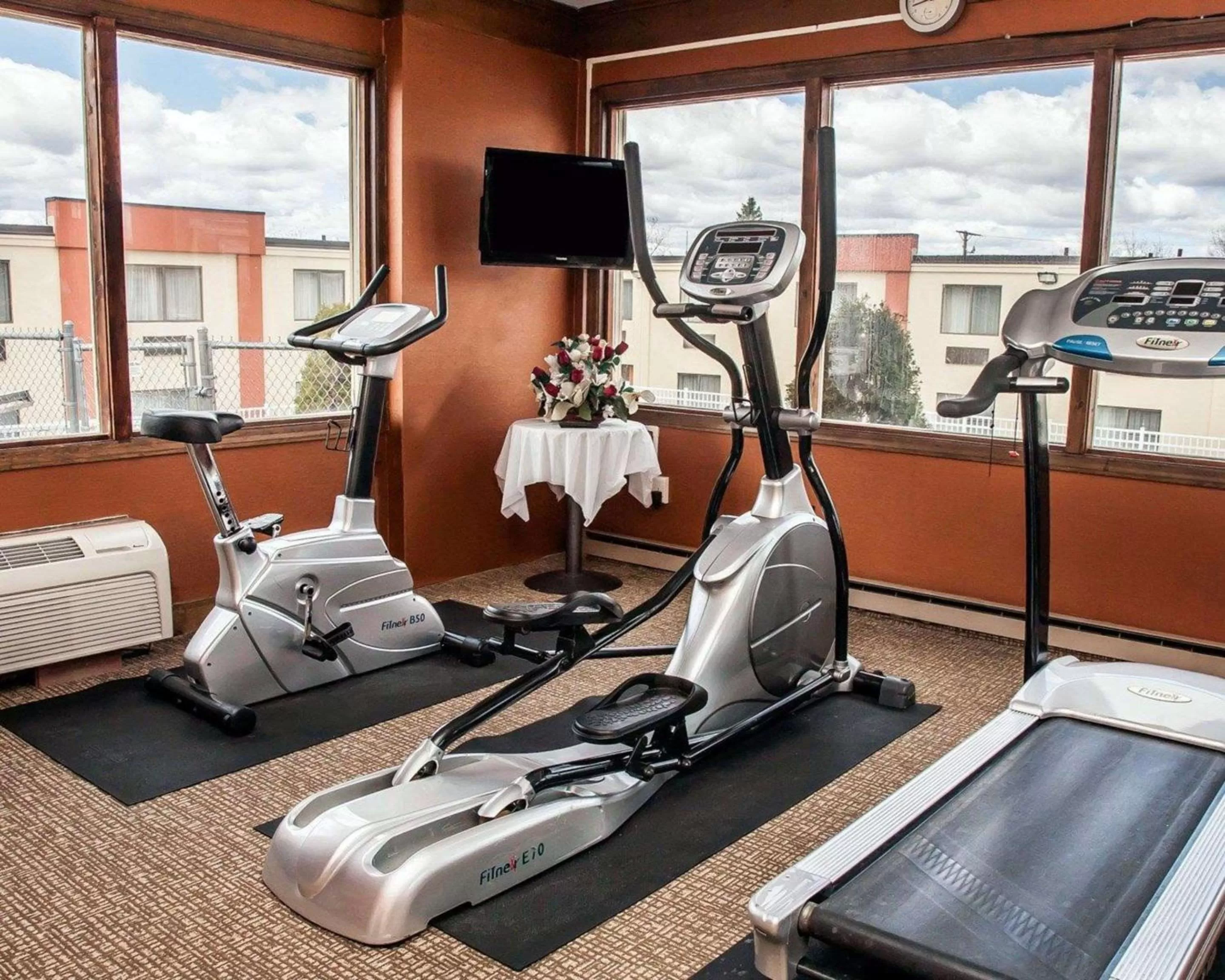 Fitness centre/facilities in Quality Inn Seekonk-Providence