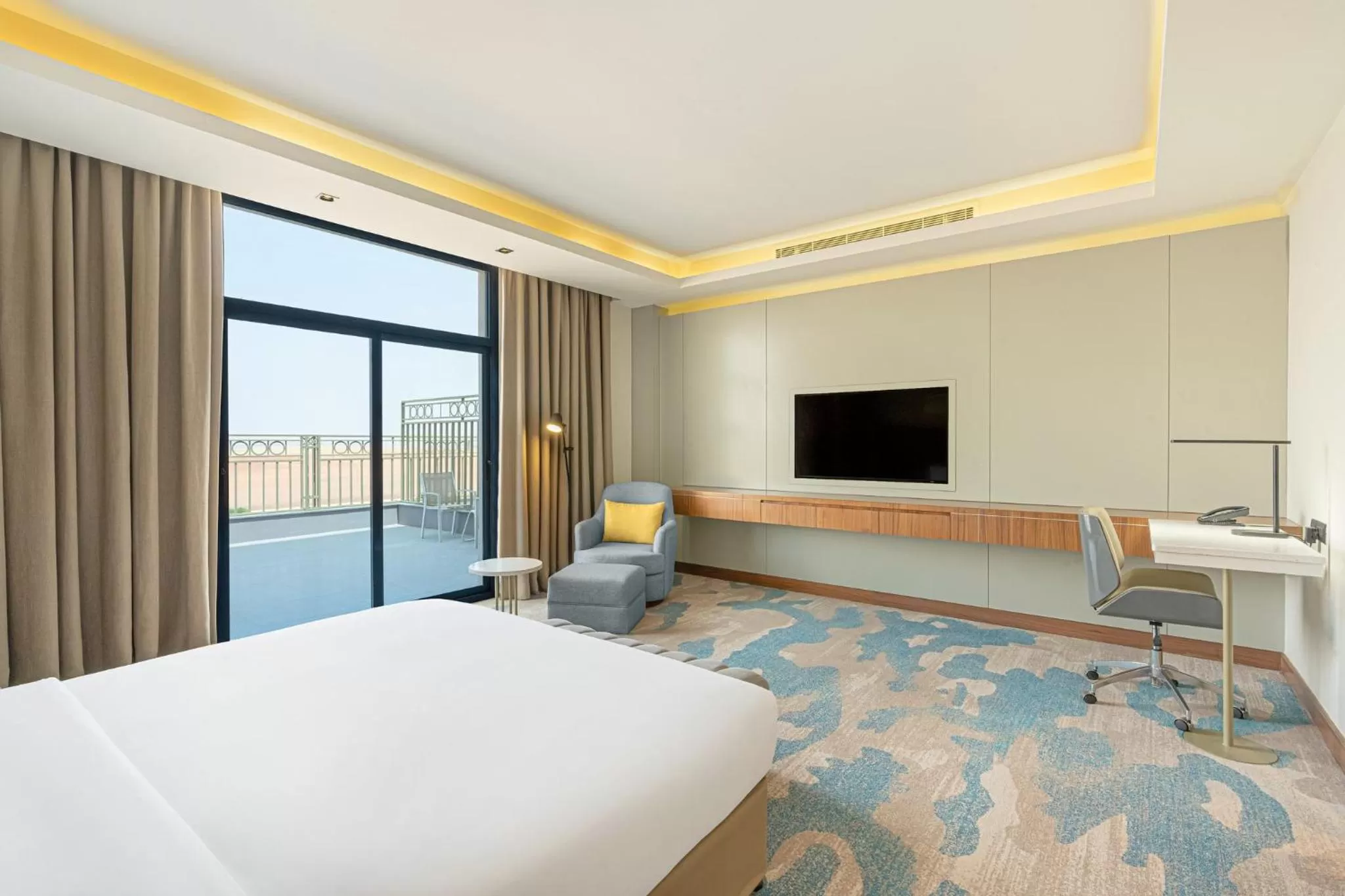 Photo of the whole room, Bed in Holiday Inn Riyadh The Business District by IHG