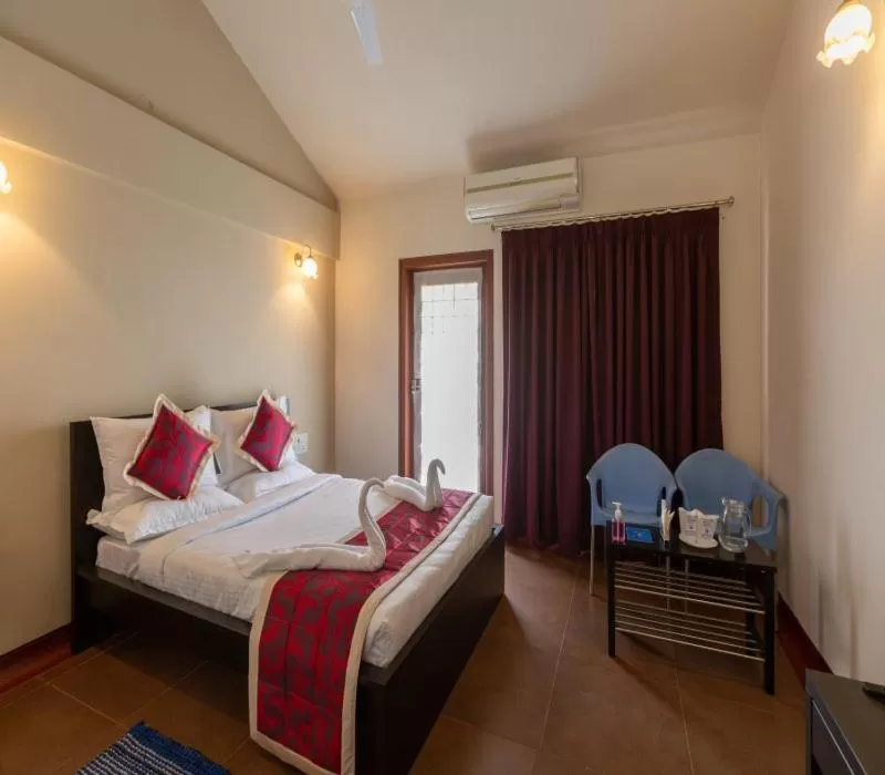 Bed in KSTDC Hotel Mayura Yagachi, Belur