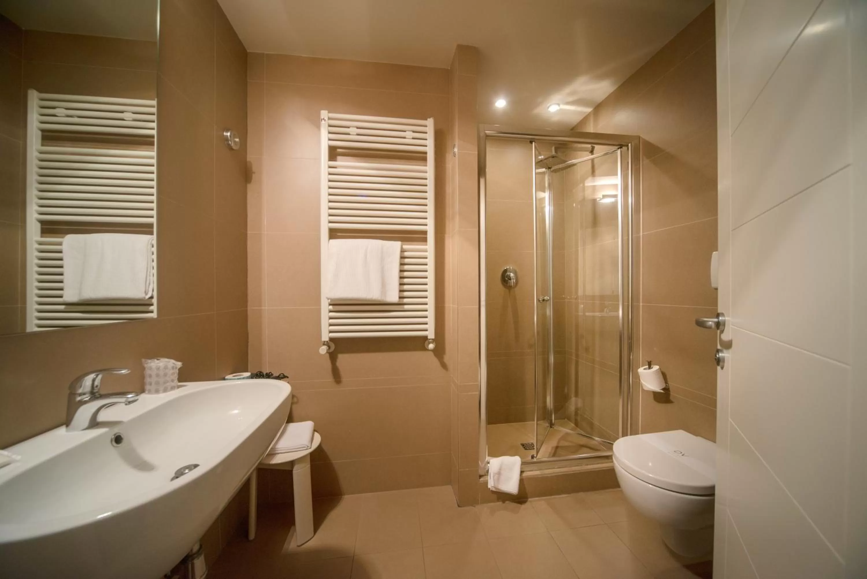 Bathroom in Hotel De La Ville