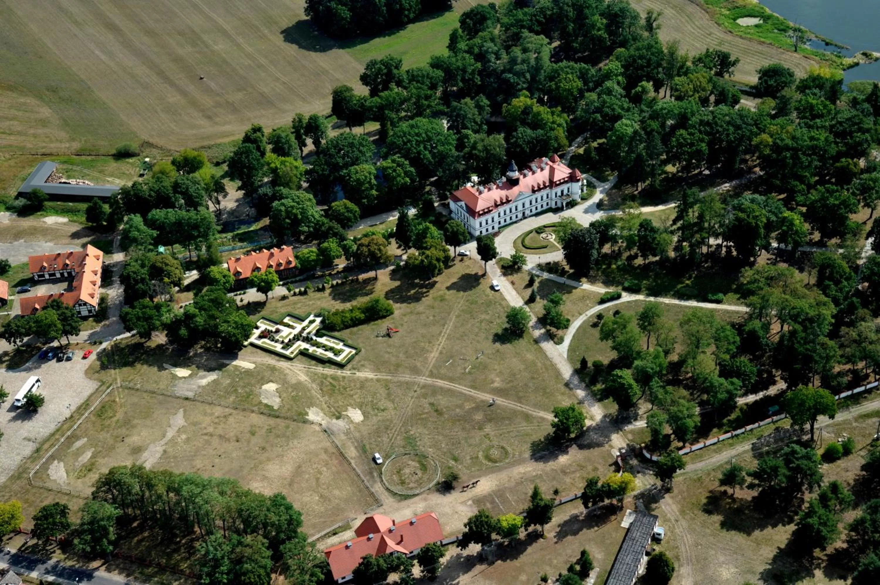 Property building, Bird's-eye View in Pałac Wiejce