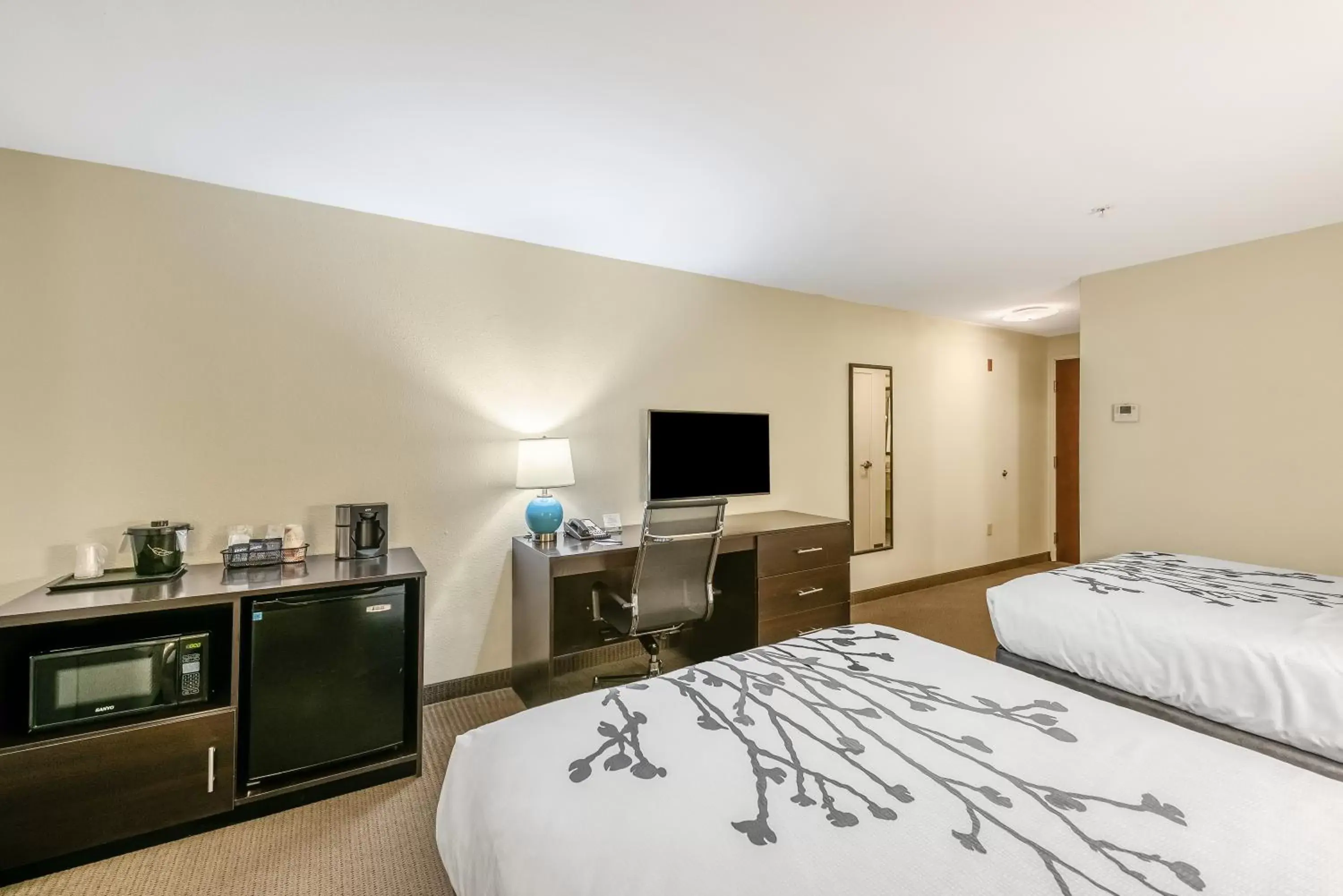 Queen Room with Two Queen Beds - Non-Smoking in Sleep Inn & Suites Ruston Near University Queen Room with Two Queen Beds - Non-Smoking in Sleep Inn & Suites Ruston Near University